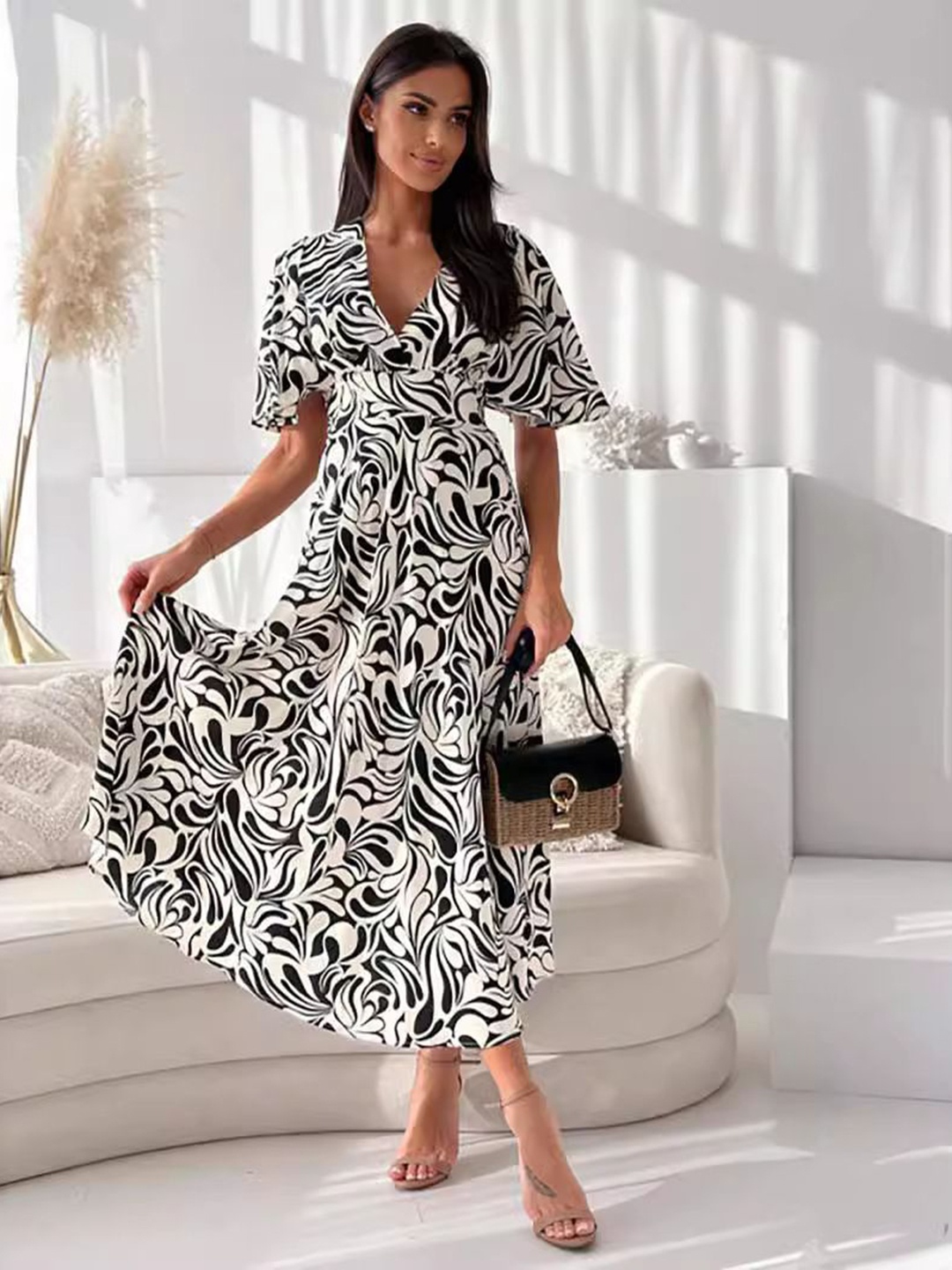 

StyleCast Women Abstract Printed Flared Sleeves Maxi Dress, Black