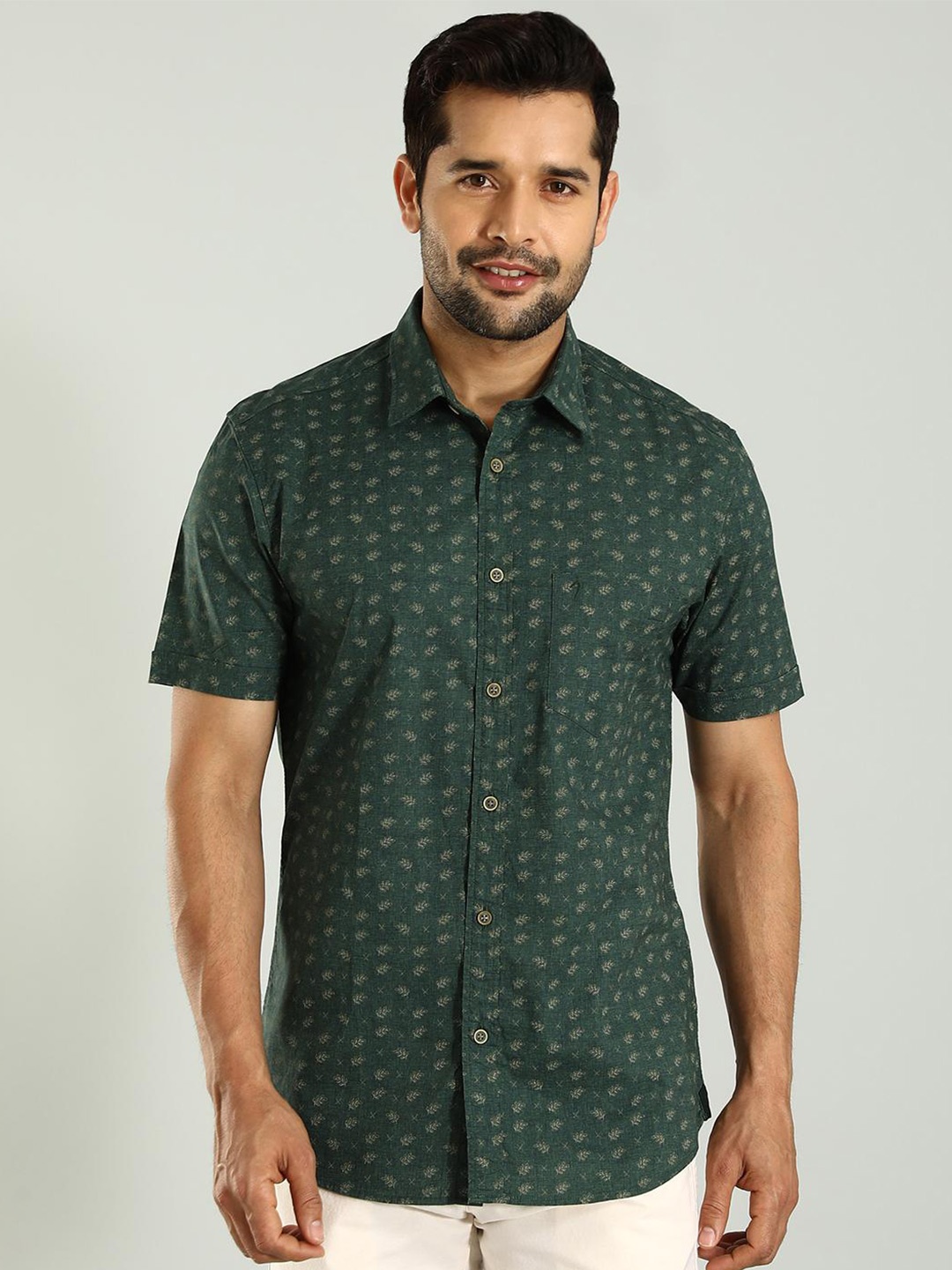 

Indian Terrain Chiseled Skinny Fit Floral Printed Pure Cotton Casual Shirt, Green