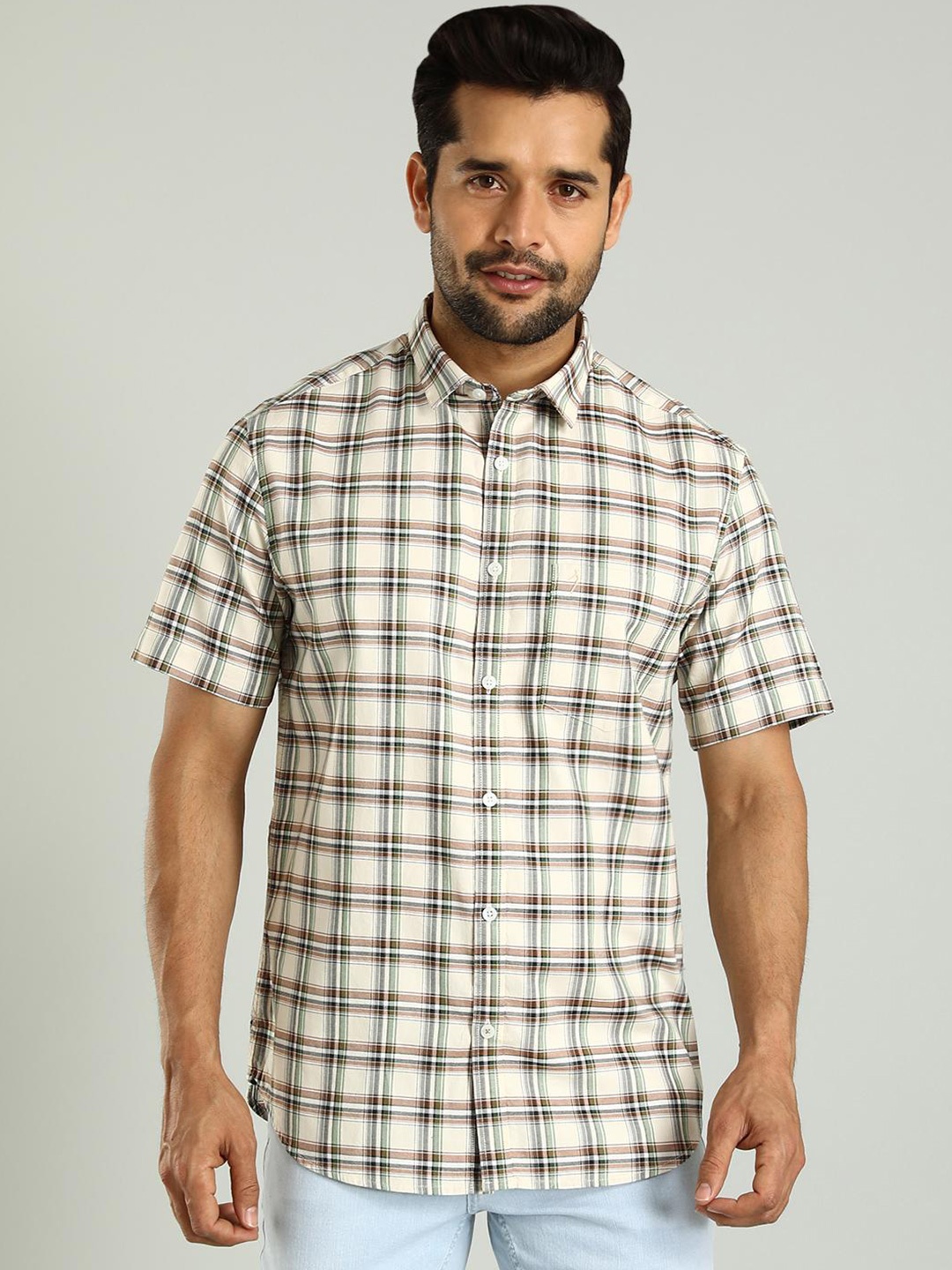 

Indian Terrain Spread Collar Short Sleeves Classic Slim Fit Cotton Checked Casual Shirt, White