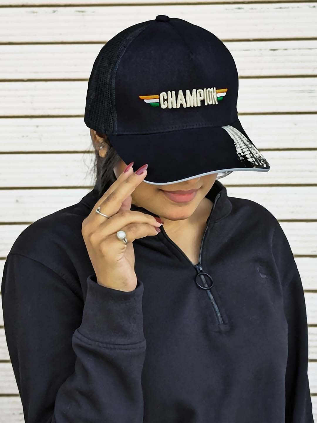 

WANDERLOOMS Unisex Embroidered Baseball Cap, Black