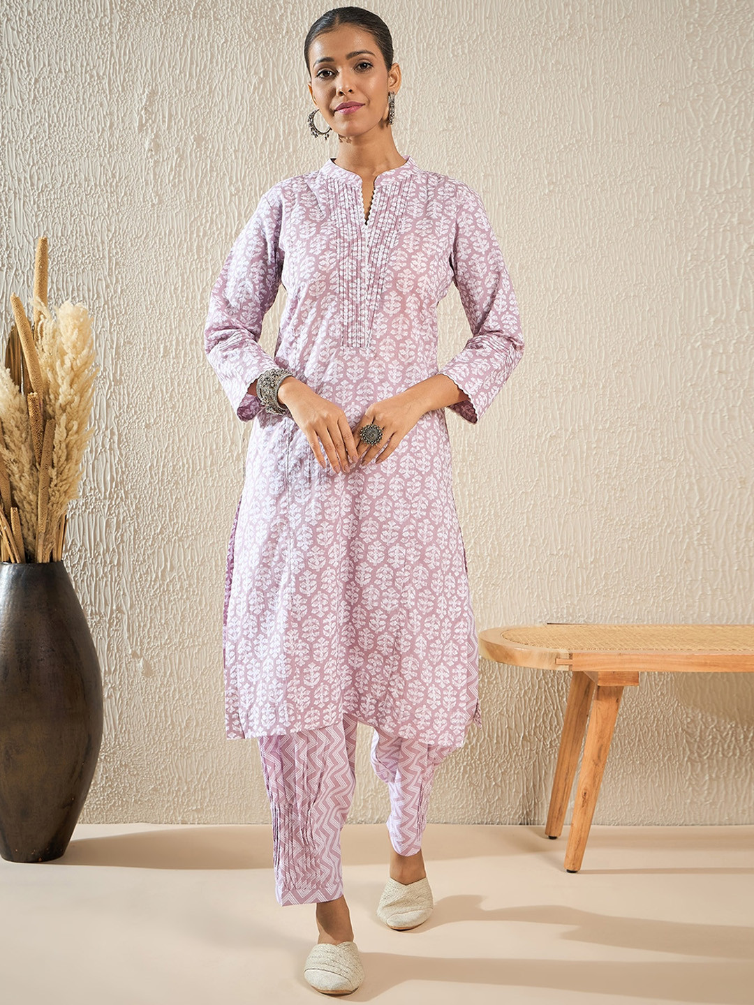 

STADO Ethnic Motifs Printed Mandarin Collar Regular Kurta & Salwar, Pink