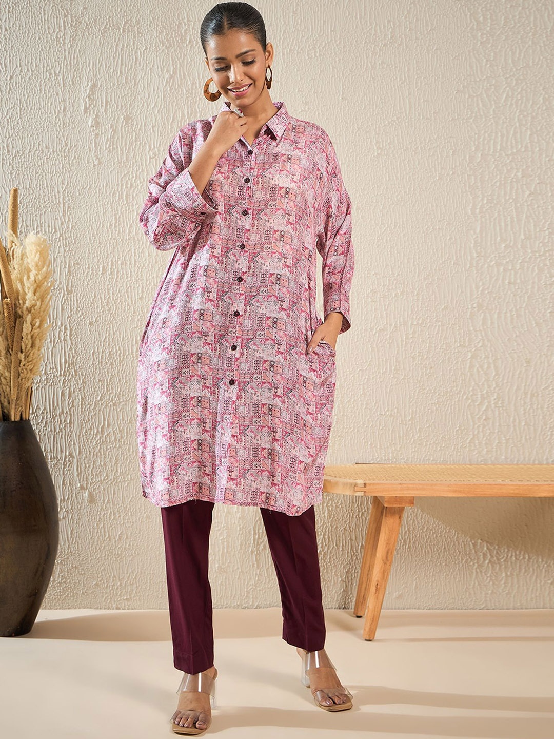 

STADO Geometric Pinted Shirt Collar Regular Kurta & Trousers, Pink