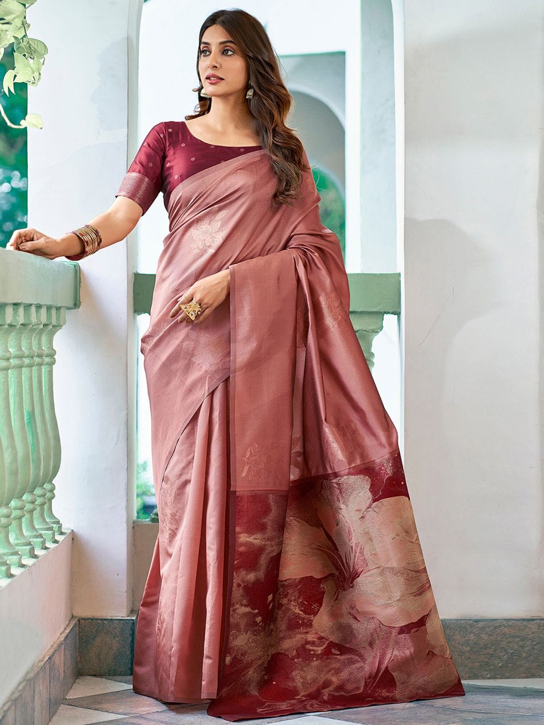 

Mitera Woven Design Zari Silk Blend Banarasi Saree, Peach