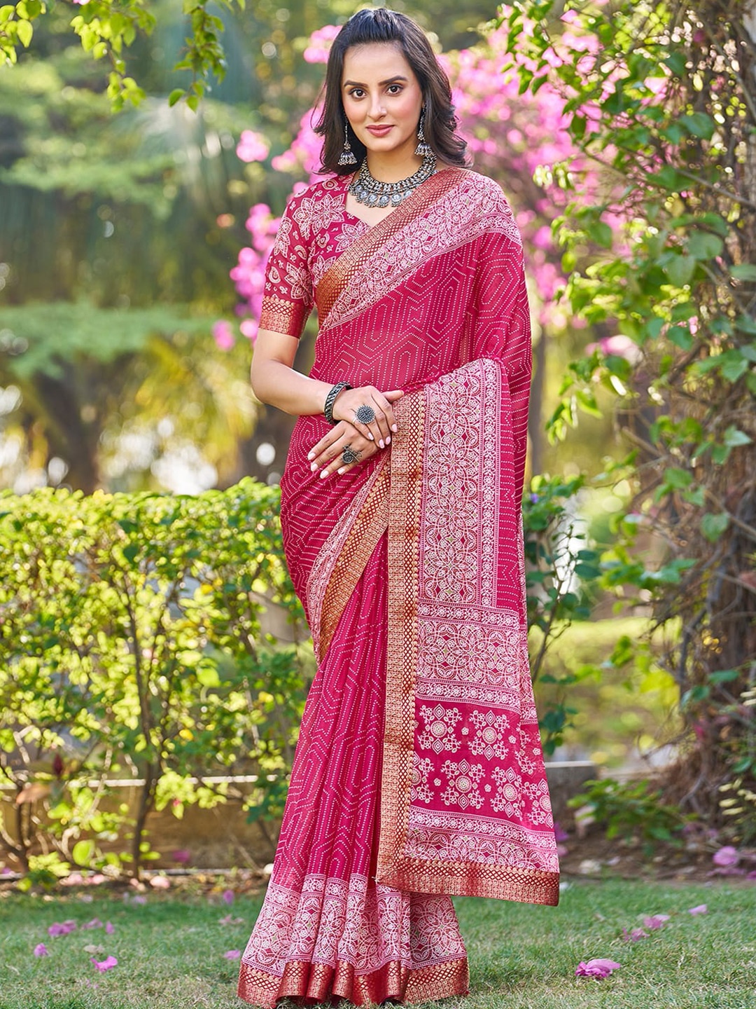 

Mitera Women Embroidered Pure Georgette Saree, Pink