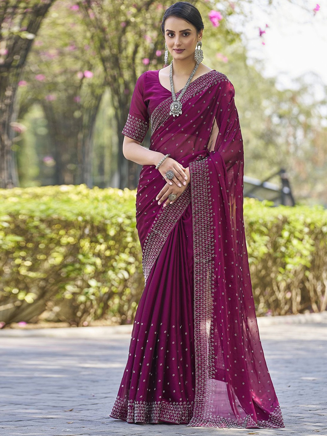 

Mitera Ethnic Motifs Beads and Stones Pure Georgette Saree, Pink