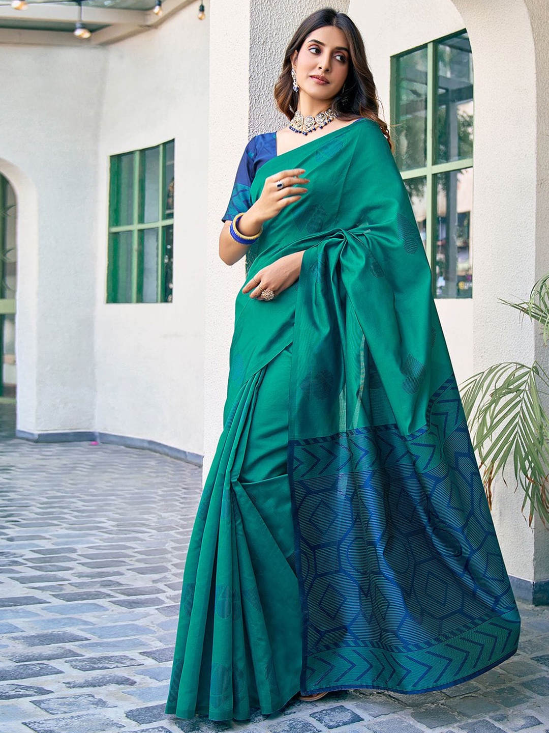 

Mitera Ethnic Motifs Silk Blend Banarasi Saree, Teal