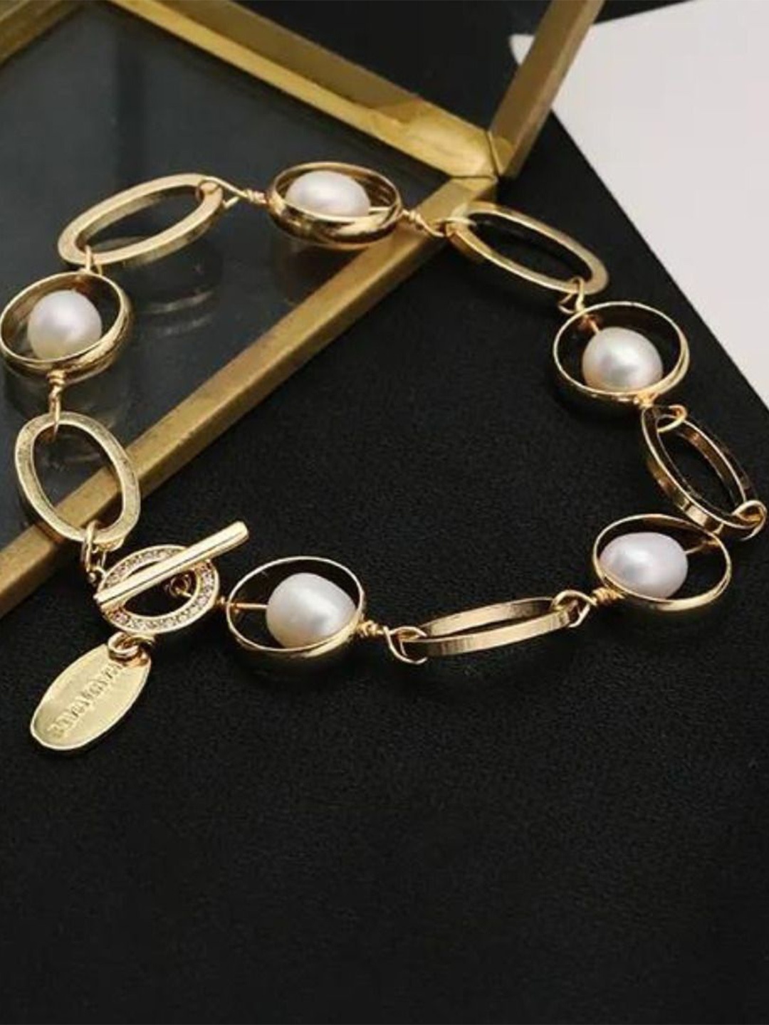 

CHOKORE Women Pearls Gold-Plated Link Bracelet