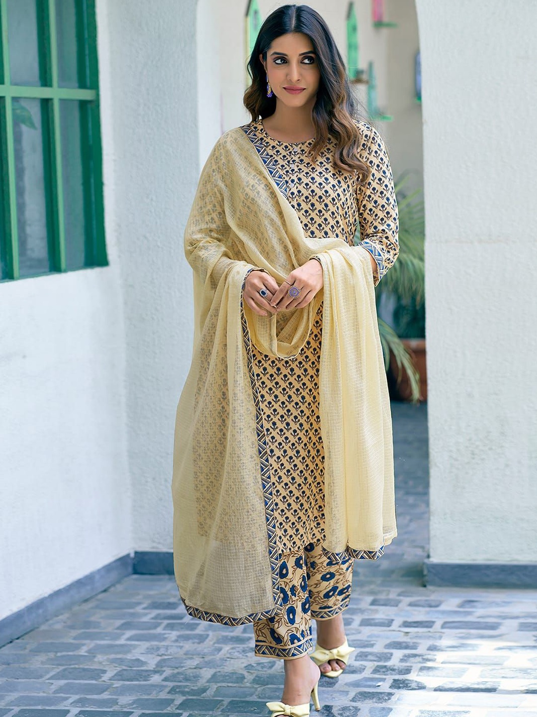 

KALINI Women Floral Printed Regular Gotta Patti Kurta with Trousers & With Dupatta, Cream