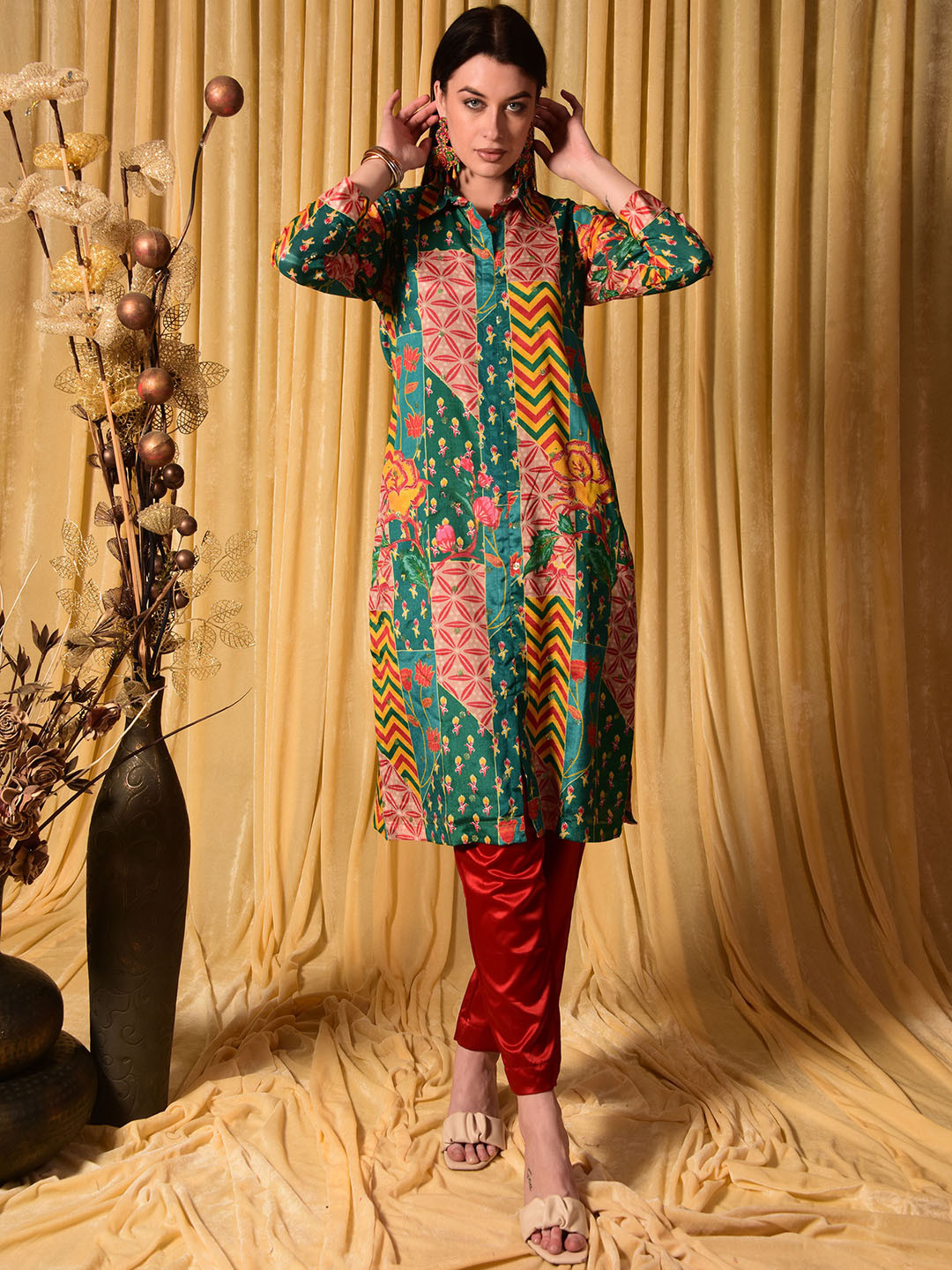 

Laalzari Floral Printed Shirt Collar Kurta with Trousers, Green