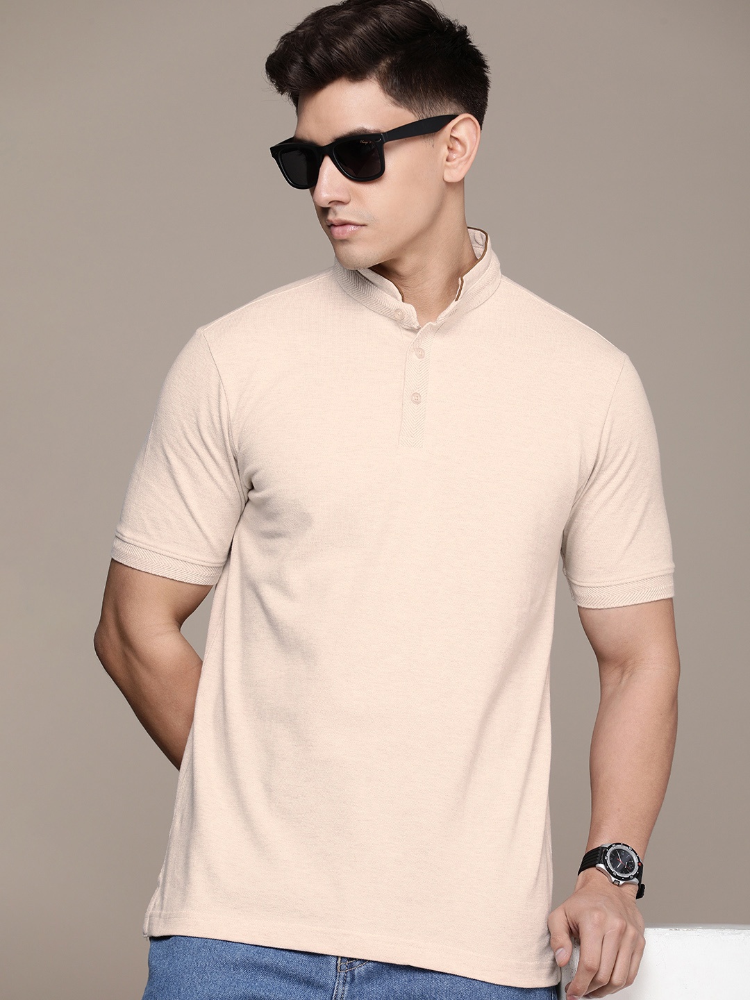 

Burnt Umber Men Mandarin Collar T-shirt, Beige