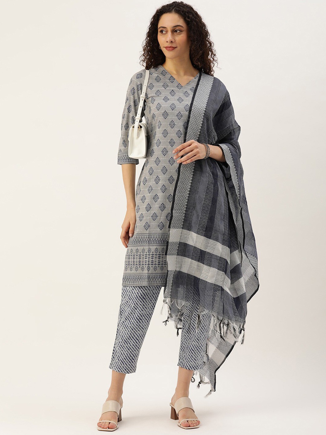 

KALINI Floral Printed Regular Kurta With Trouser & Dupatta, Navy blue