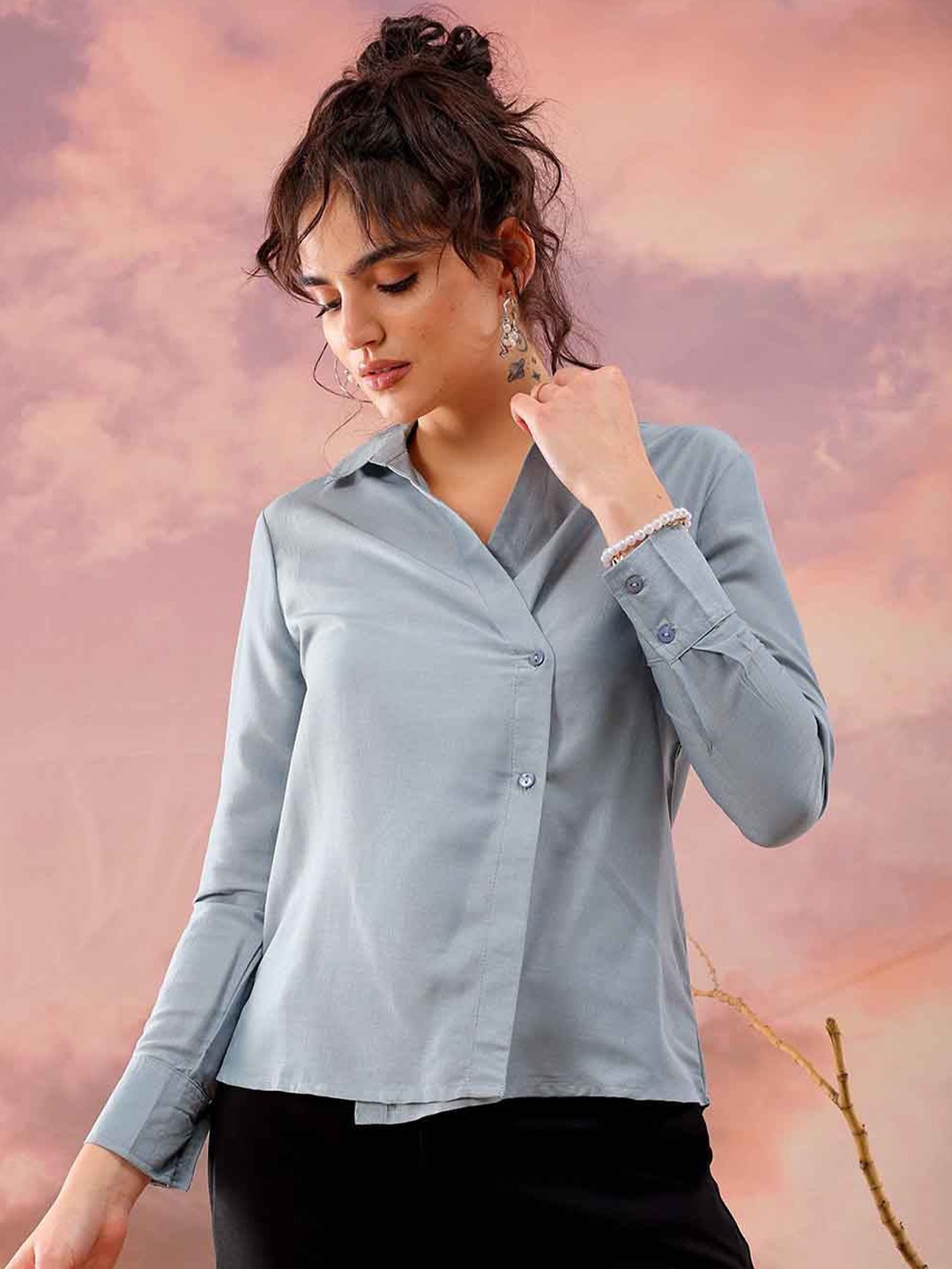 

Freehand by The Indian Garage Co Shirt Style V-Neck Top, Blue