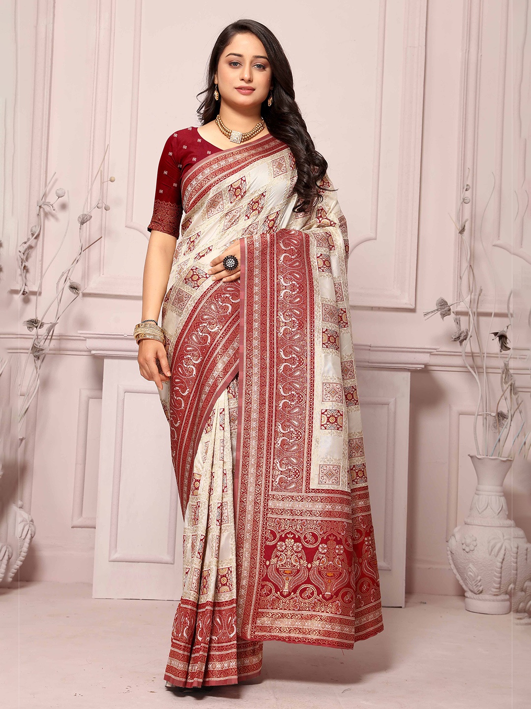 

REALLTREND Woven Design Zari Pure Silk Kanjeevaram Saree, White