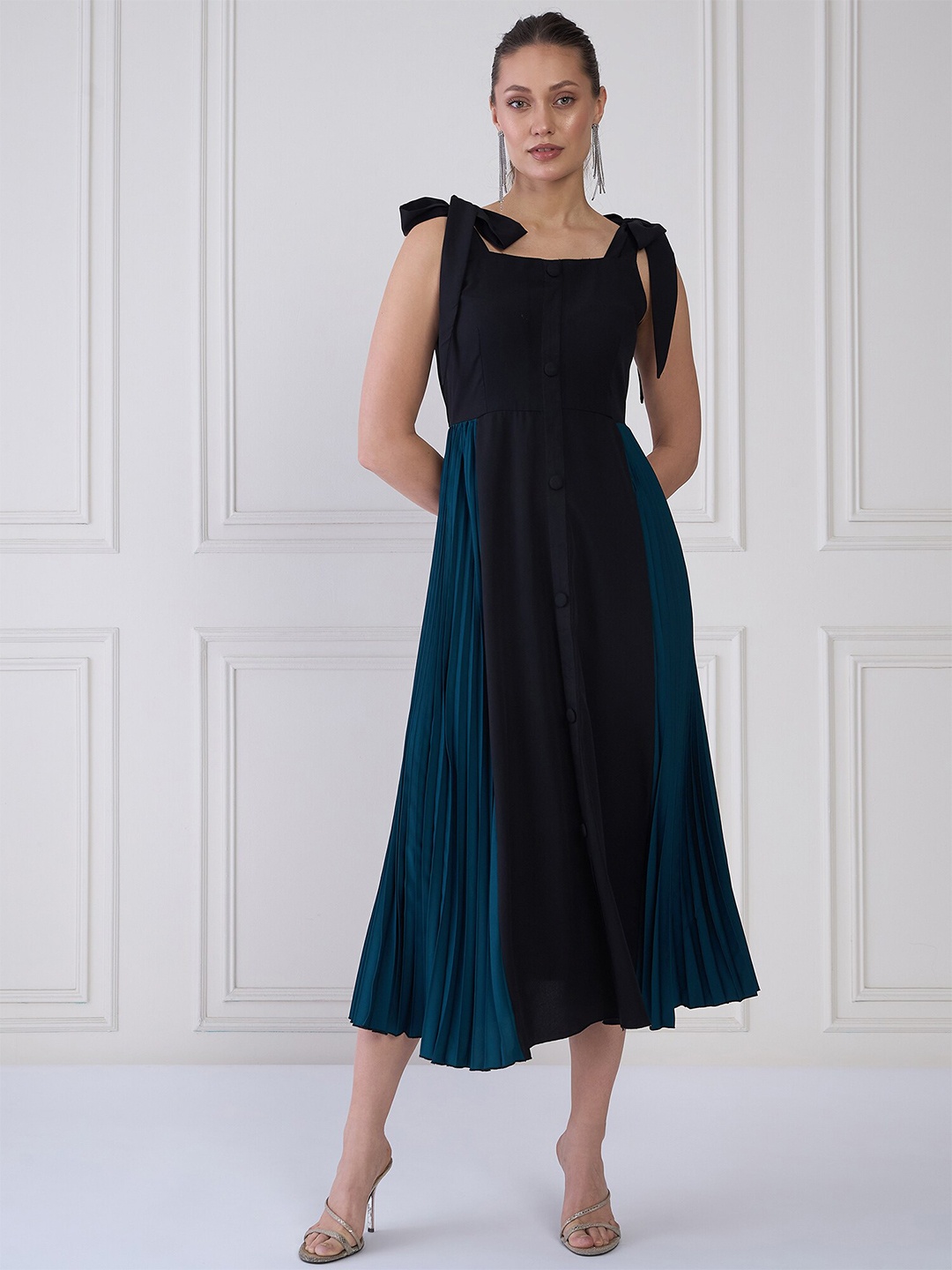 

Antheaa Elit Square neck Pleated A-Line Midi Dress, Black
