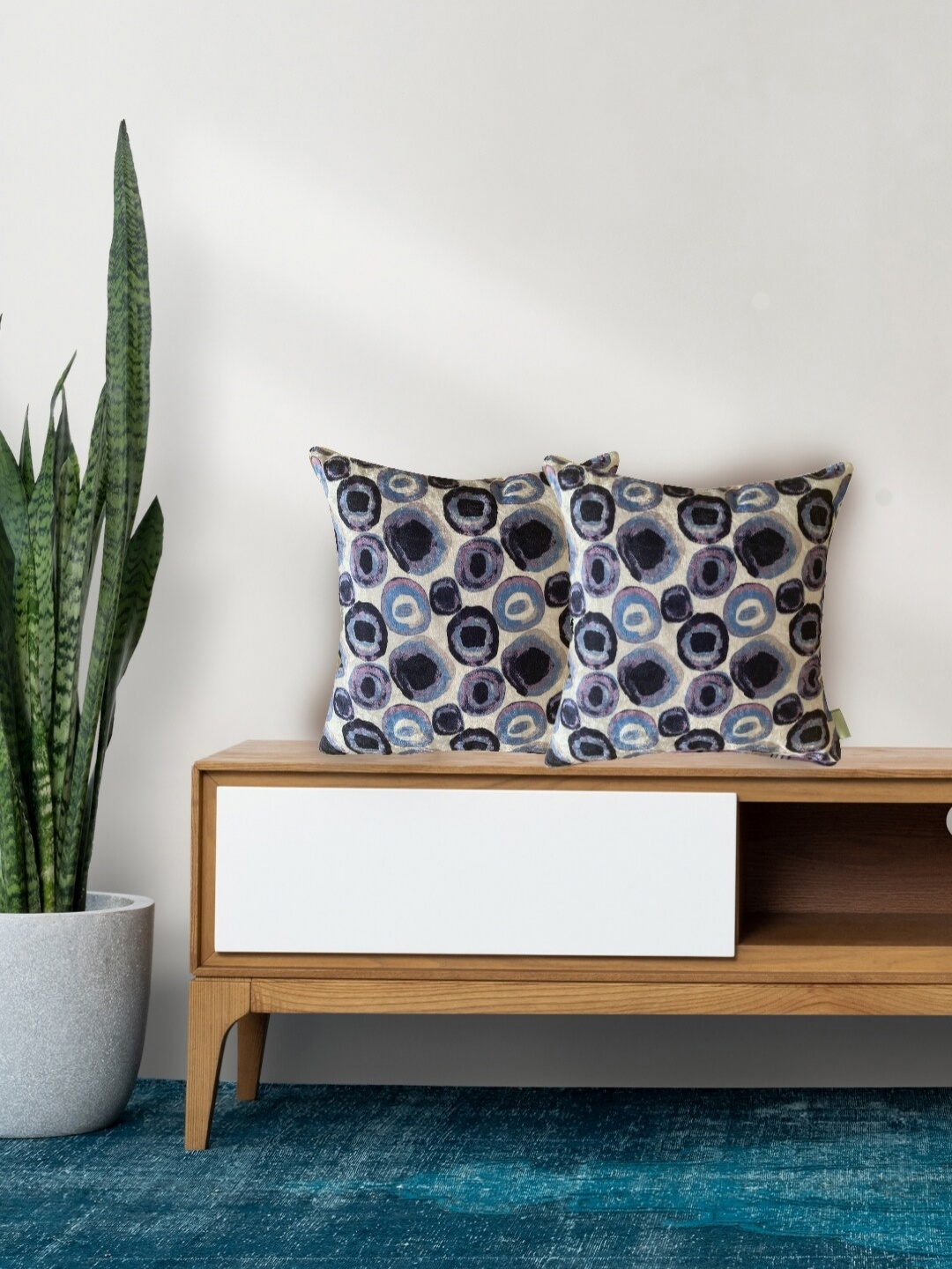 

Tasseled Home Blue & White 2 Pcs Abstract Velvet Square Cushion Covers