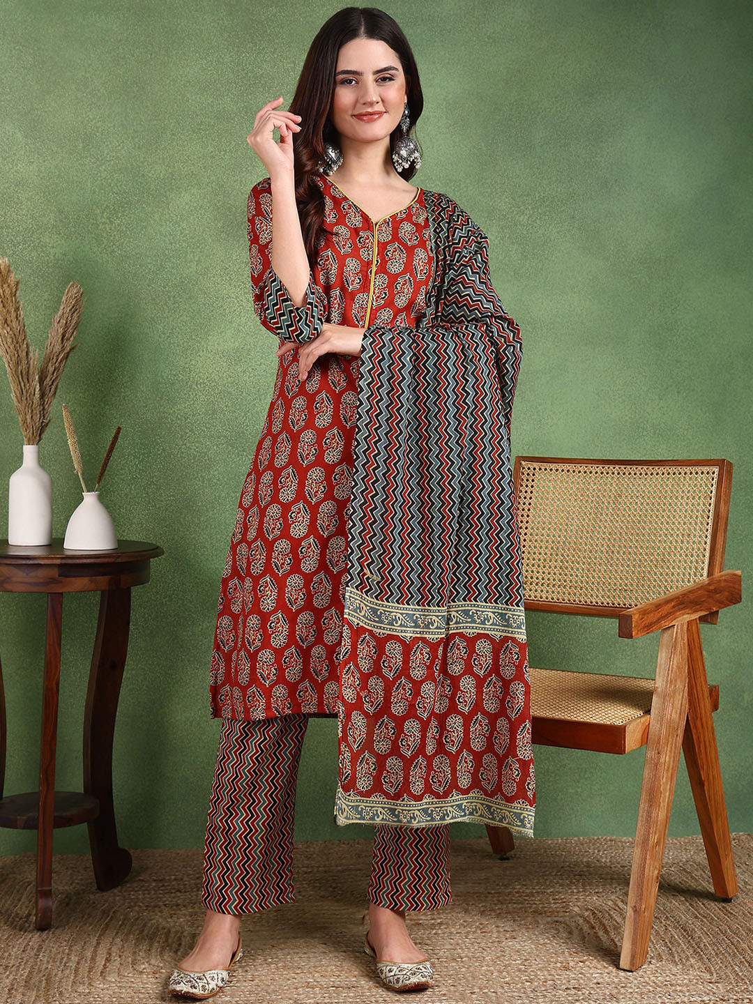 

Sangria Floral Printed Pure Cotton V-Neck Kurta With Trousers & Dupatta, Red
