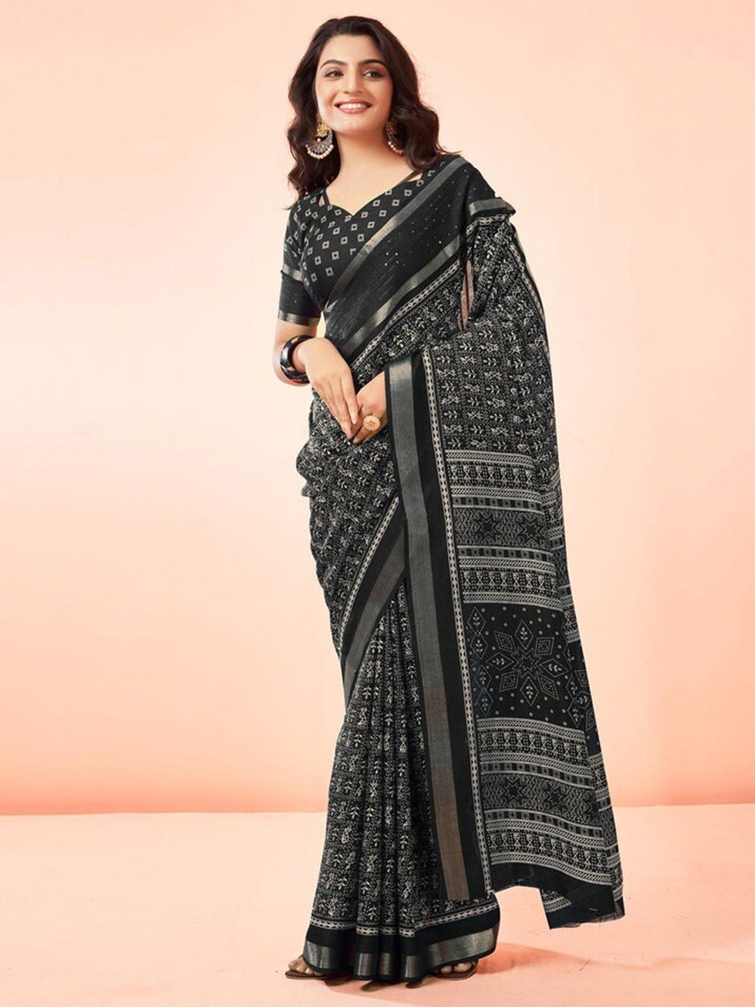 

SANJANA SILK Ethnic Motifs Saree, Black