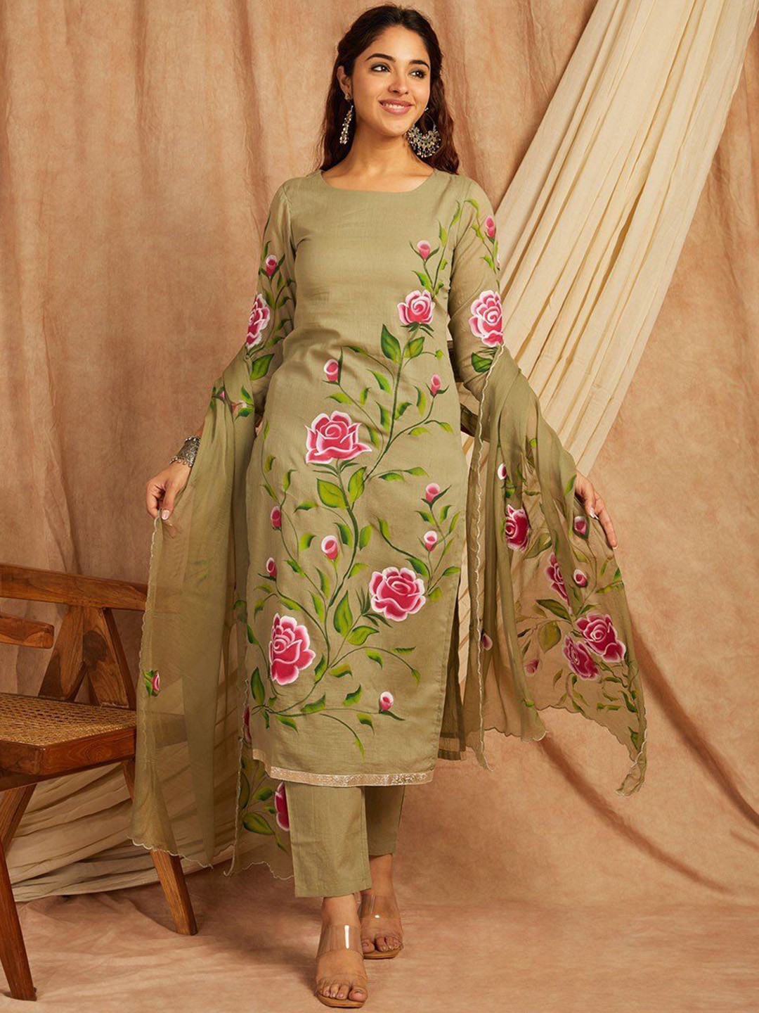 

Rangeelo Women Floral Printed Regular Pure Cotton Kurta with Trousers & With Dupatta, Green