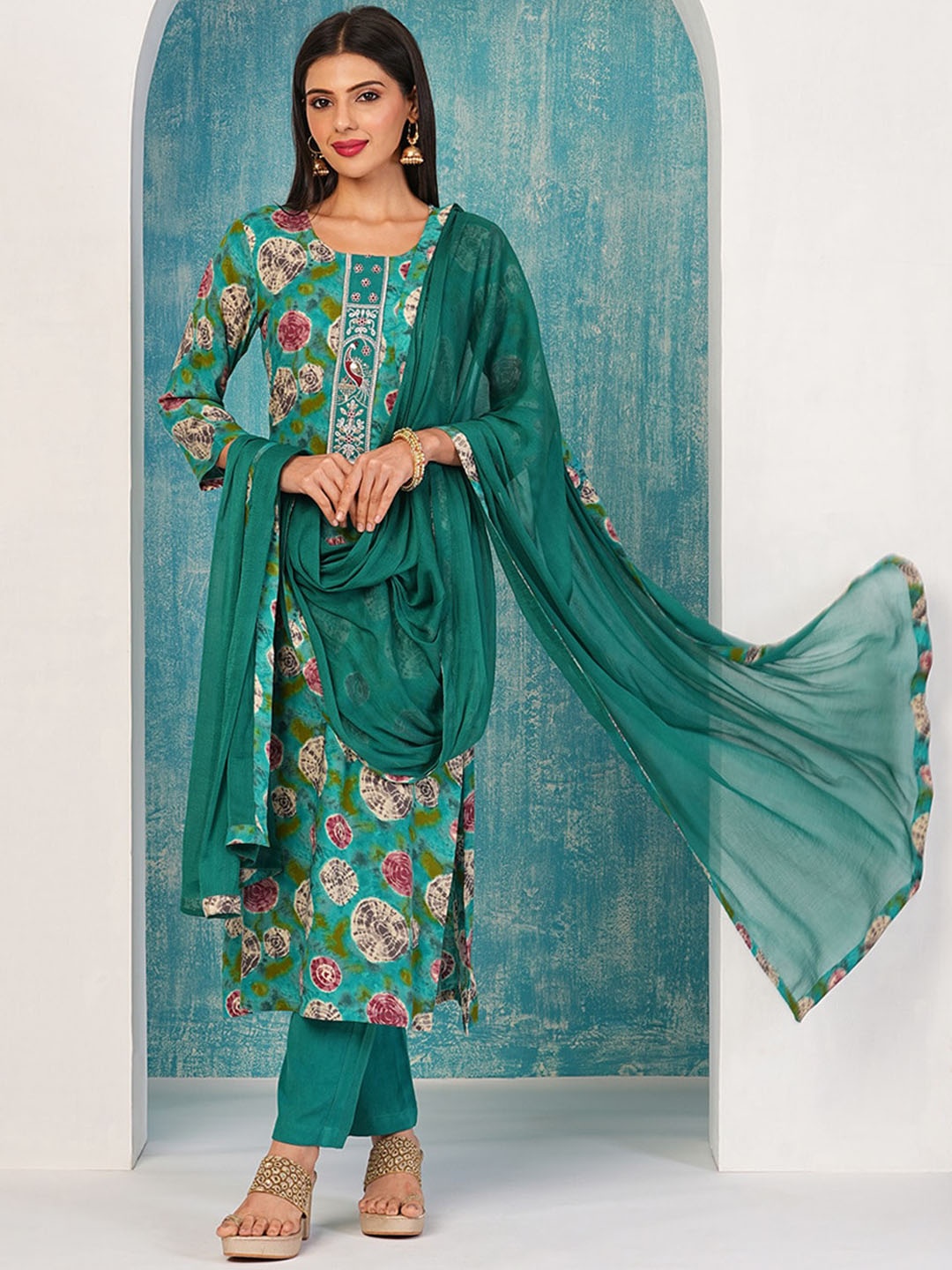 

Anni Designer Women Regular Thread Work Kurta with Trousers & With Dupatta, Green