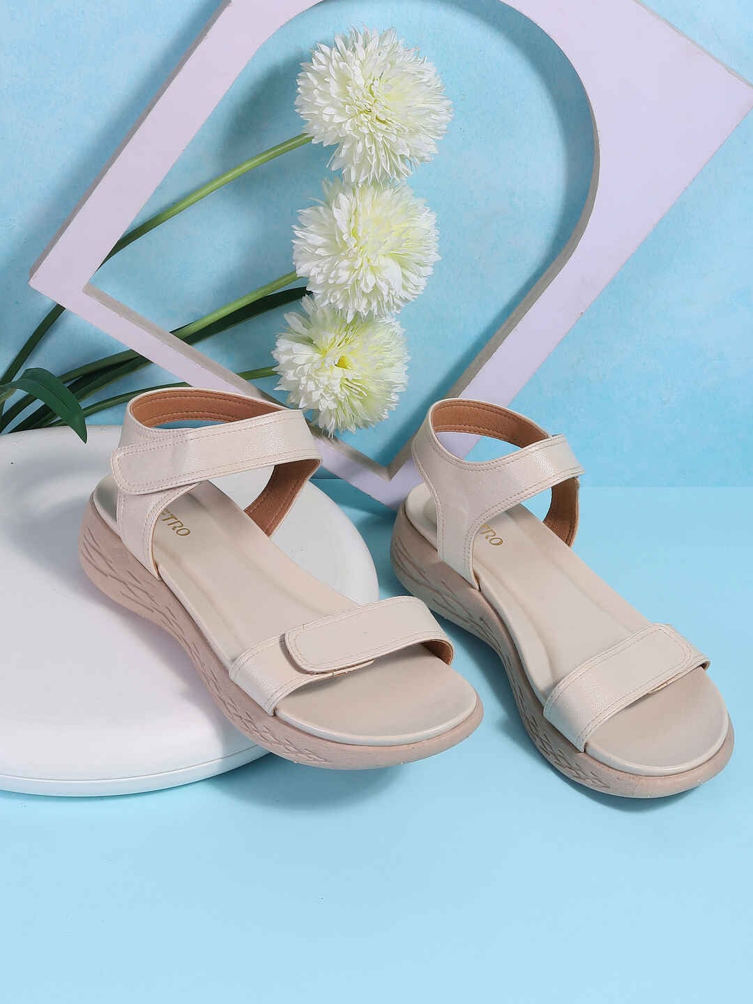 

Metro Women Open Toe Flats, Beige