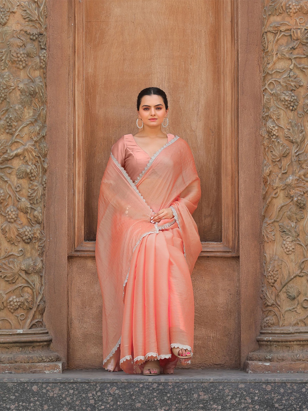 

Mitera Women Embellished Mukaish Organza Saree, Peach