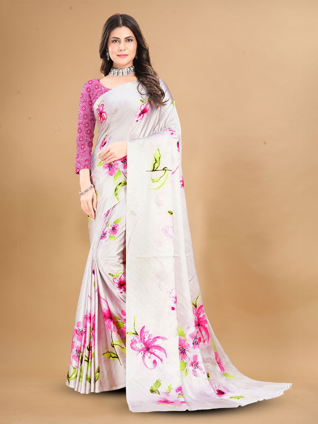 

DIVASTRI Floral Satin Saree With Blouse Piece, White
