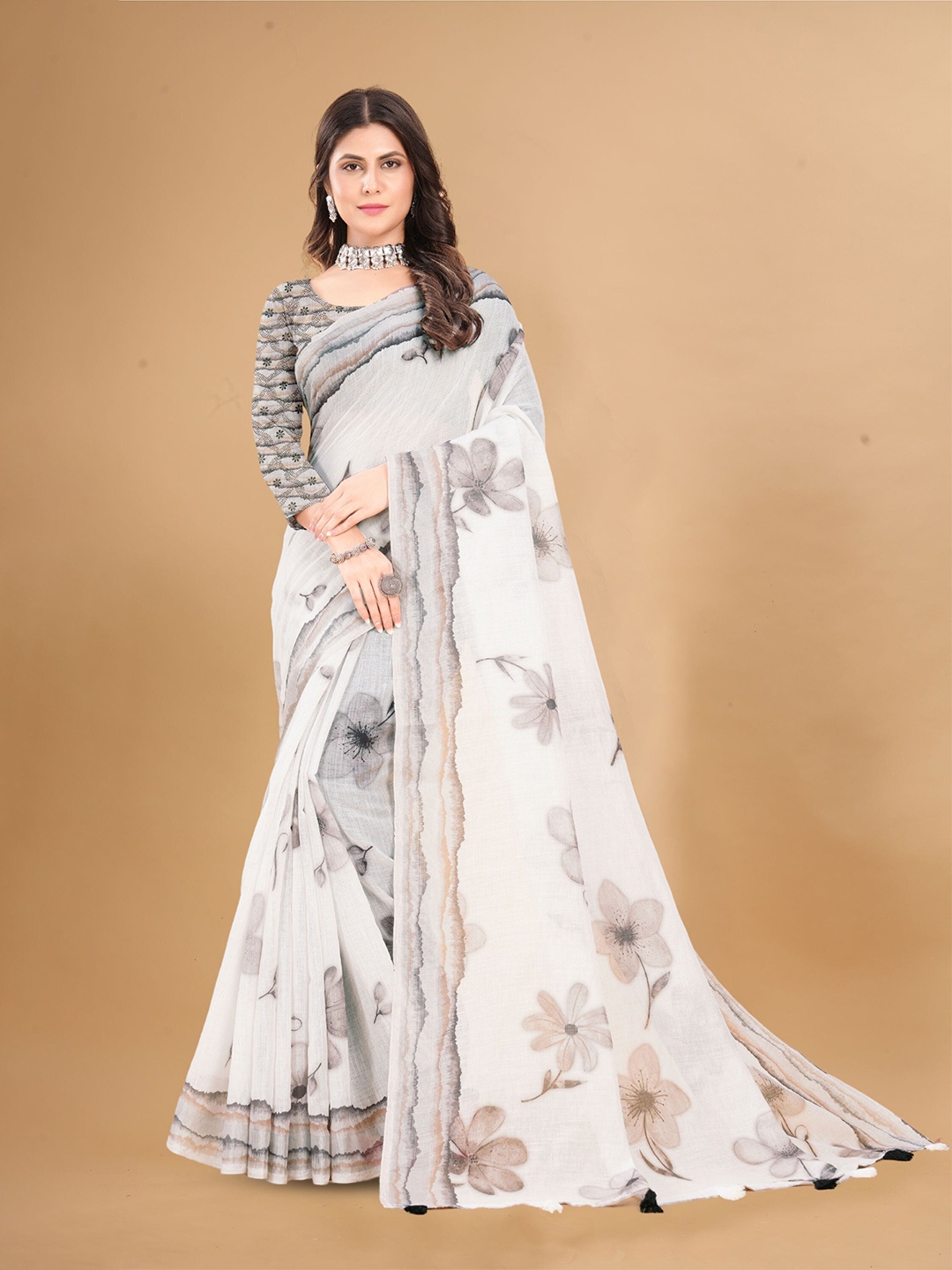 

DIVASTRI Floral Pure Linen Saree, White