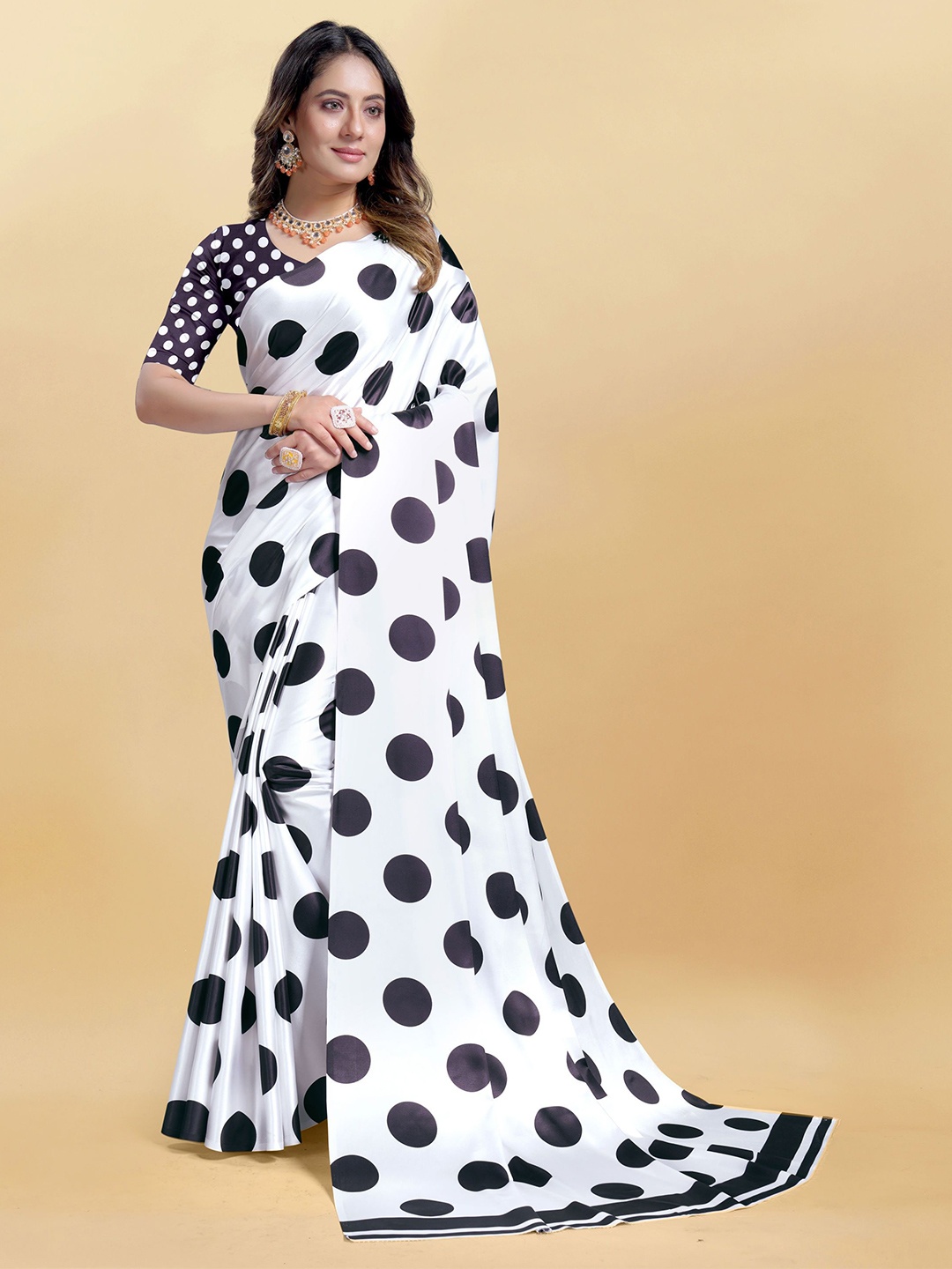 

DIVASTRI Polka Dot Satin Saree, White