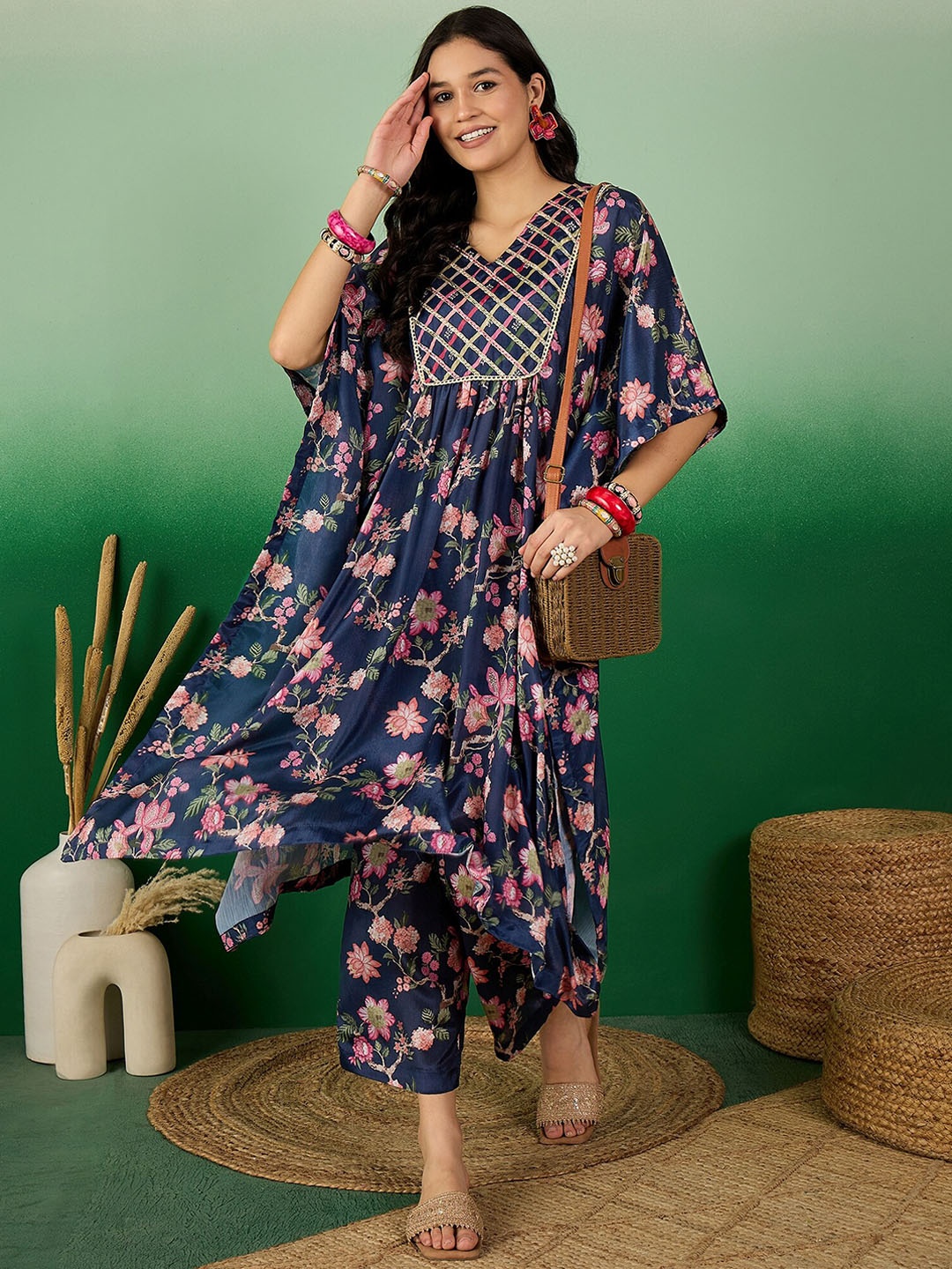 

Sangria Floral Printed Kaftan Kurta With Trousers, Blue