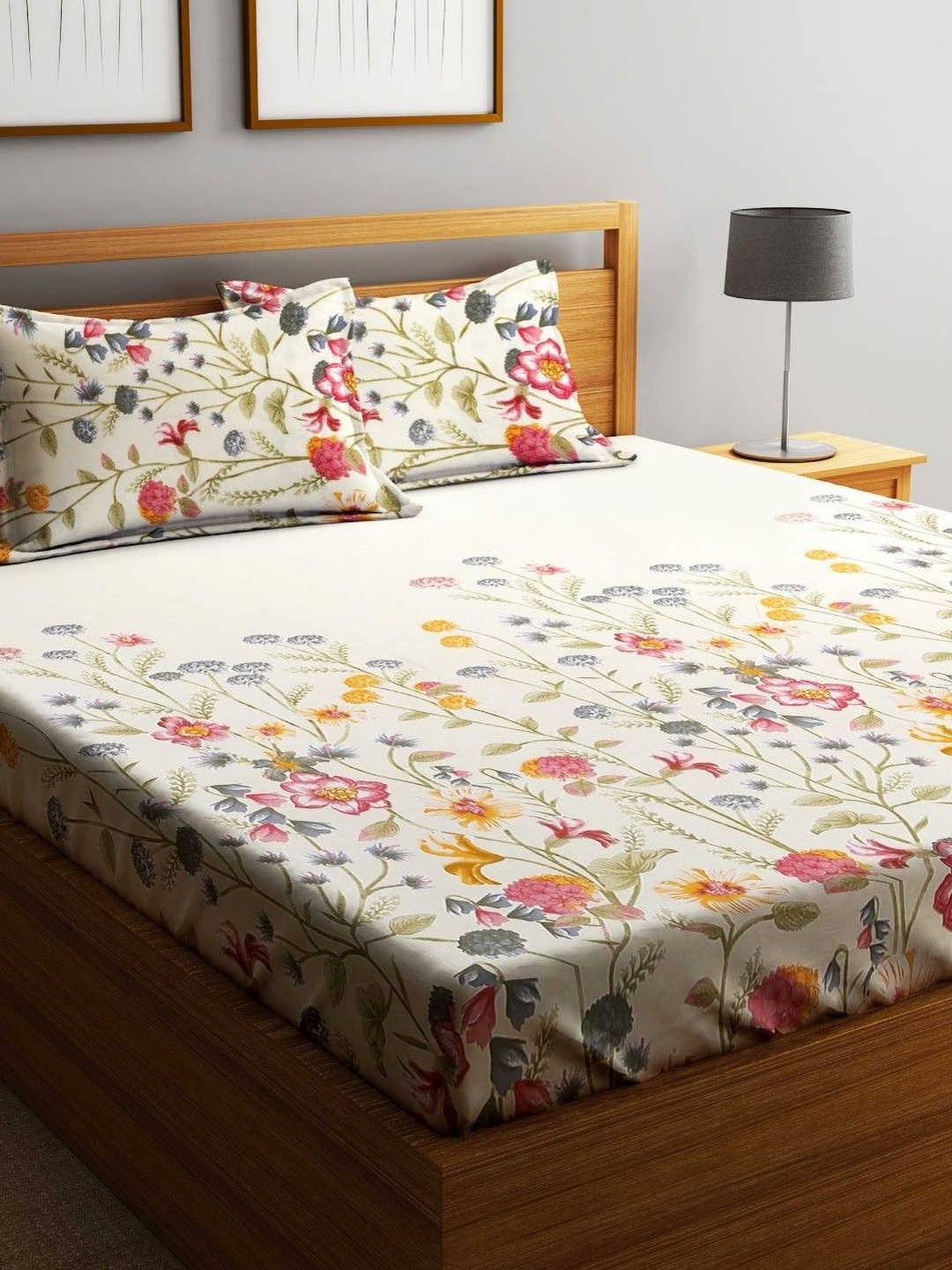 

Home Sizzler Cream & Pink Floral 144 TC Queen Bedsheet With 2 Pillow Covers