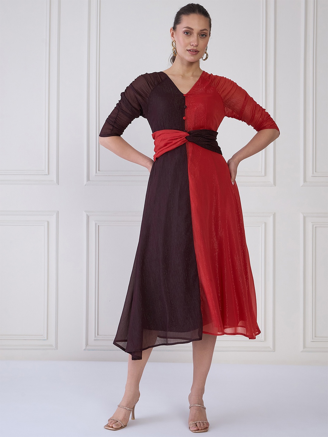 

Antheaa Red & Black Colourblocked V-Neck Chiffon Empire Midi Dress