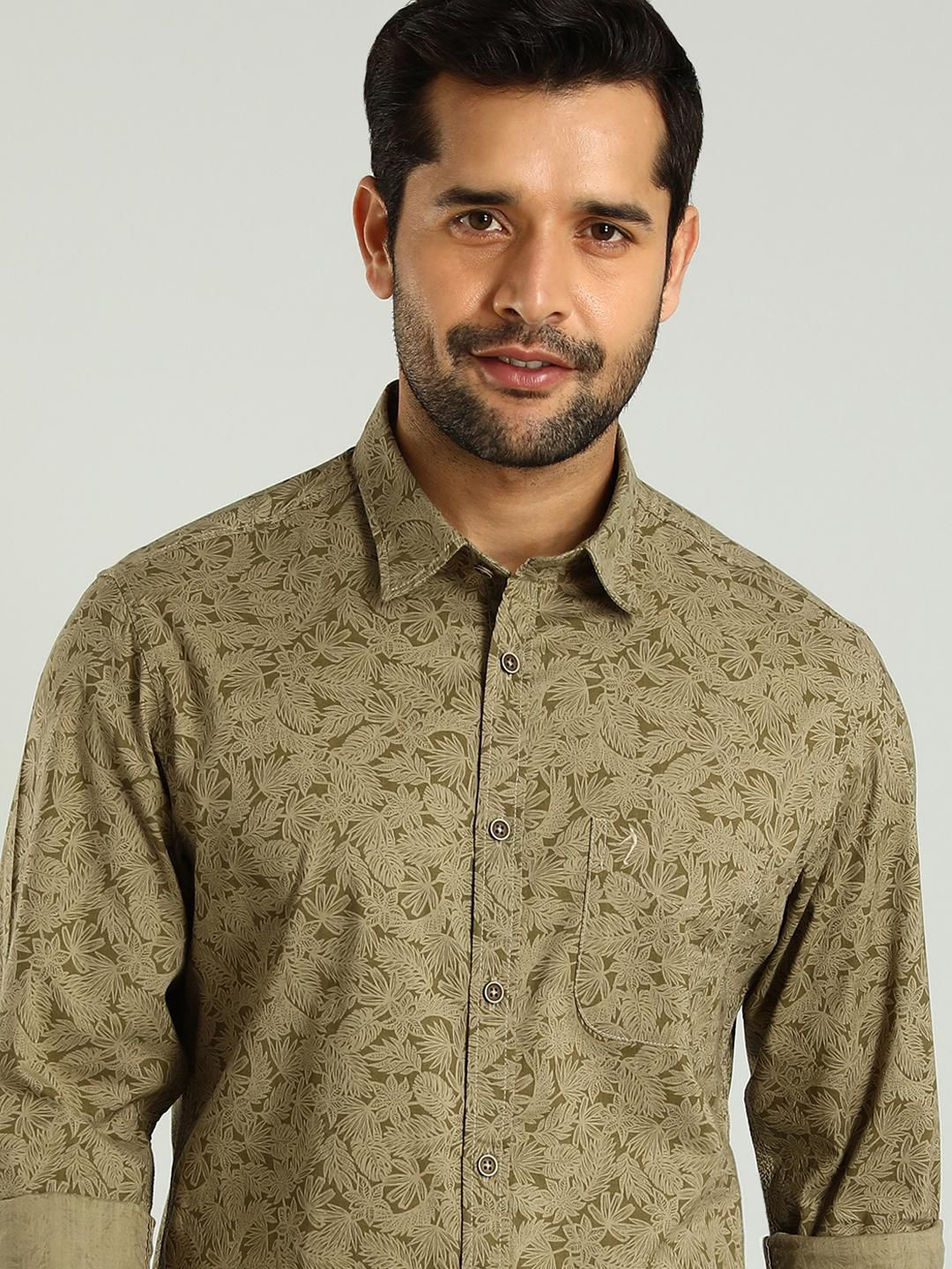 

IndianTerrain Men Classic Slim Fit Floral Printed Casual Shirt, Green