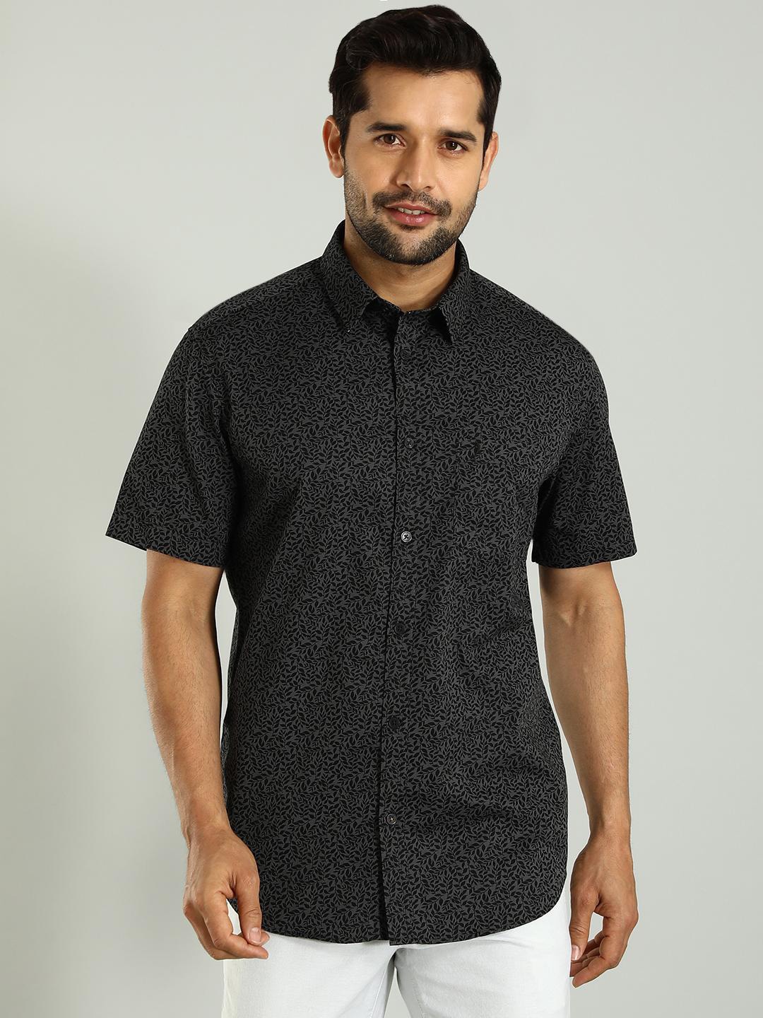 

Indian Terrain Spread Collar Short Sleeves Floral Printed Classic Slim Fit Casual Shirt, Black