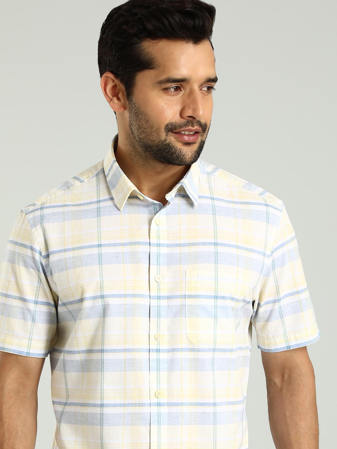 

Indian Terrain Men Classic Slim Fit Opaque Checked Casual Shirt, Yellow