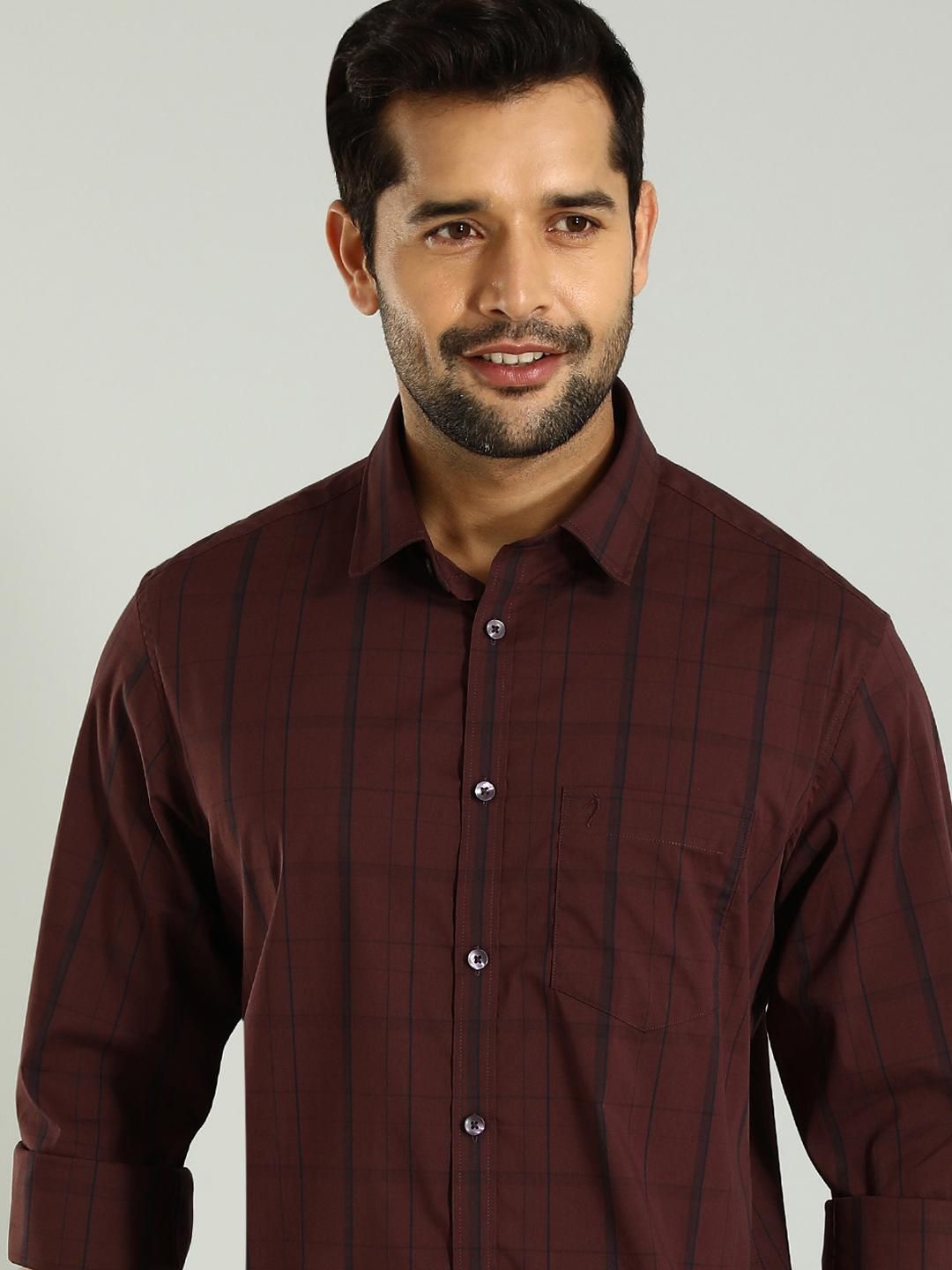 

Indian Terrain Men Classic Slim Fit Opaque Checked Casual Shirt, Brown