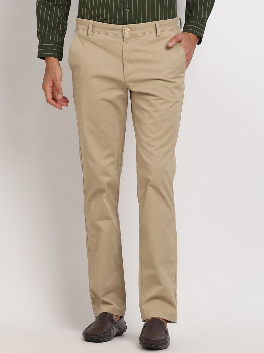 

Turtle Men Mid-Rise Relaxed Slim Fit Trousers, Beige