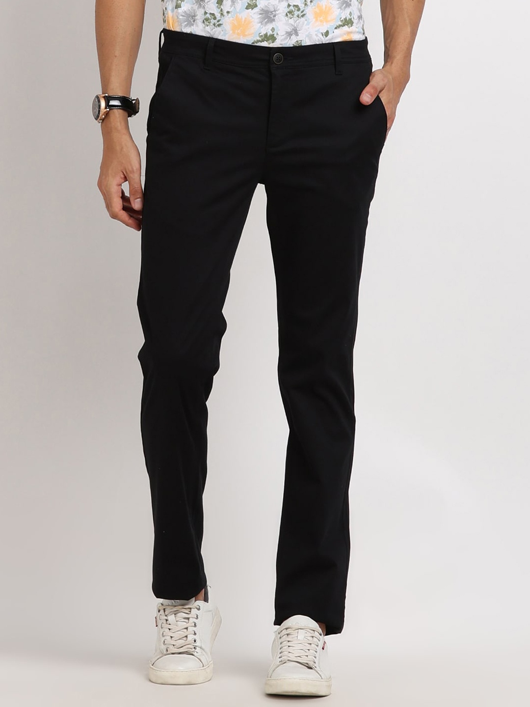 

Turtle Men Mid-Rise Relaxed Skinny Fit Trousers, Black