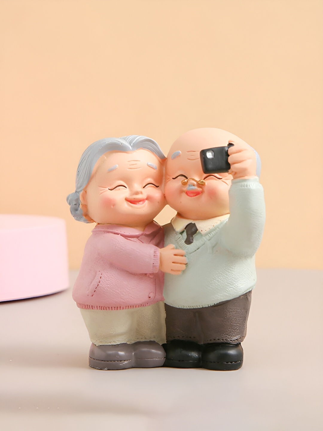 

Giftii Pink & Grey Lovely Couple Figurine Showpiece