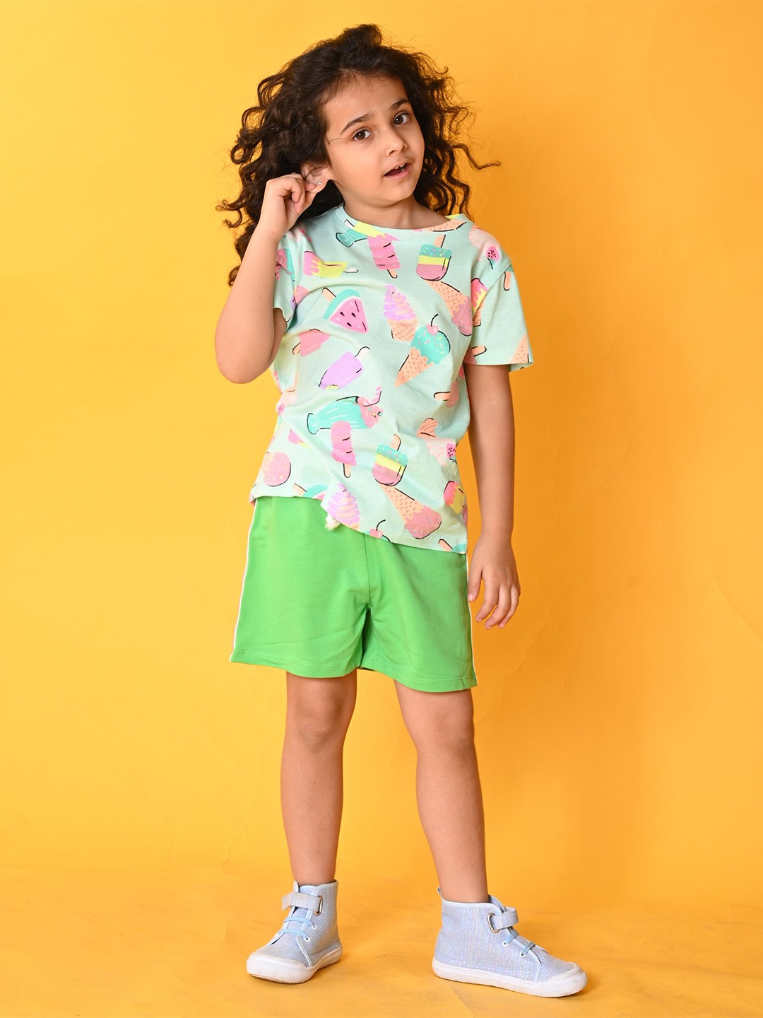 

Anthrilo Girls T-shirt & Shorts Clothing Set, Sea green