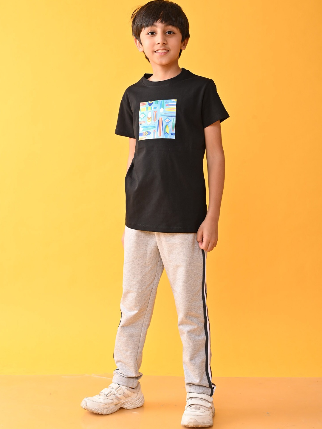 

Anthrilo Boys Printed T-shirt & Trousers Clothing Set, Black