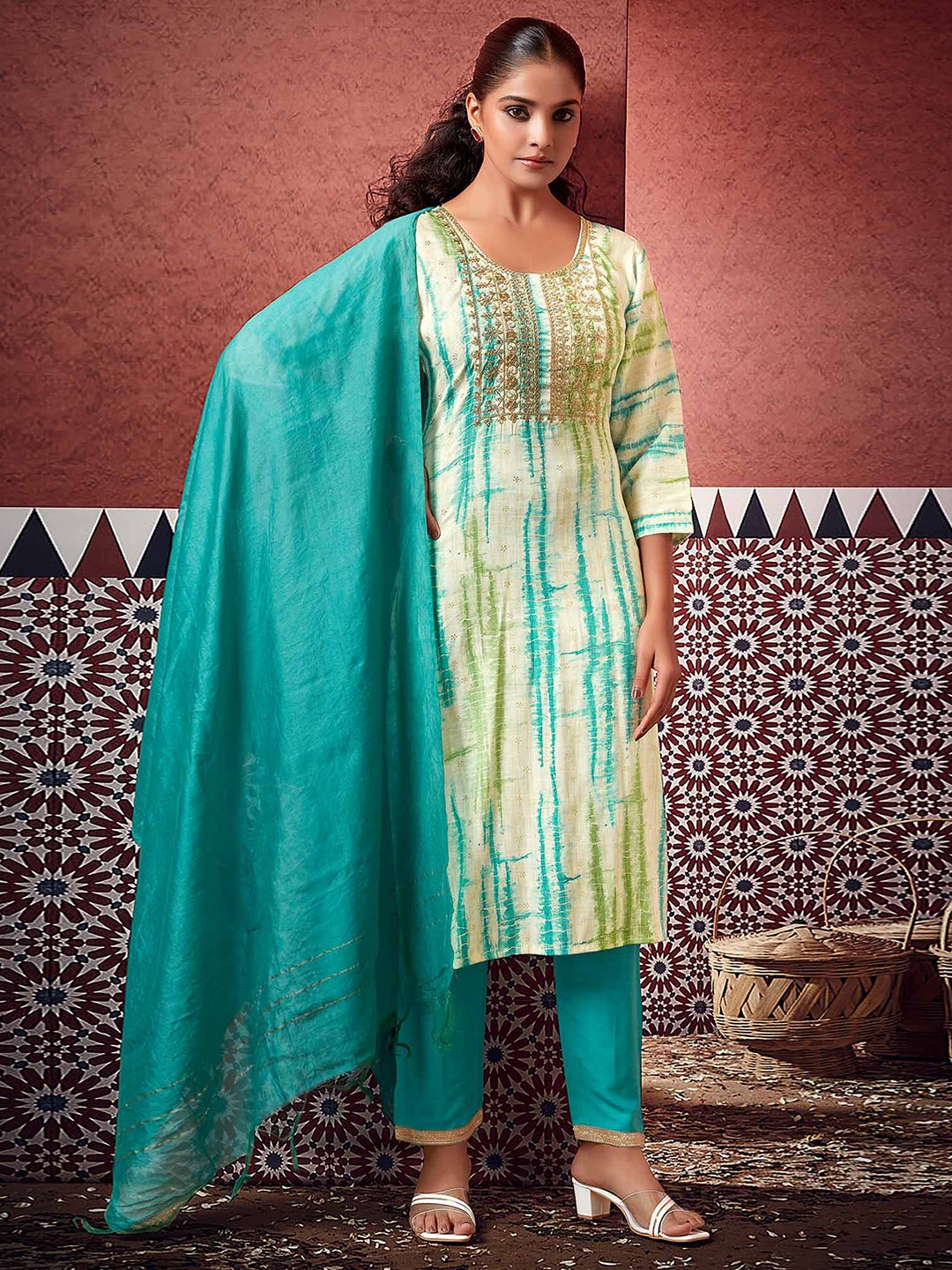 

Subh LAXMI Ethnic Motifs Dyed Zari Regular Kurta ,Trousers & Dupatta, Green
