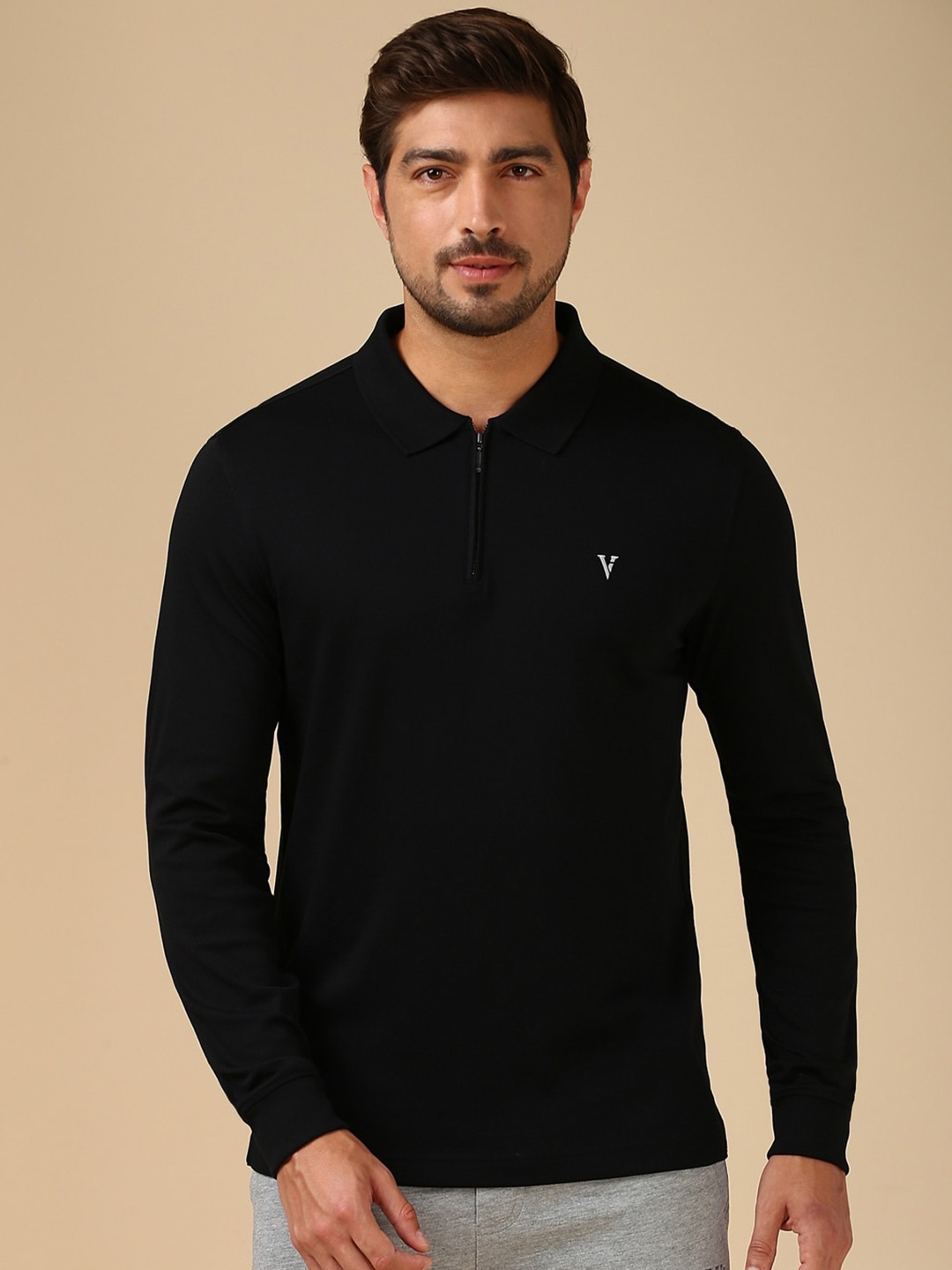 

Van Heusen Men Solid Zipper Placket And Long Sleeves T Shirts, Black