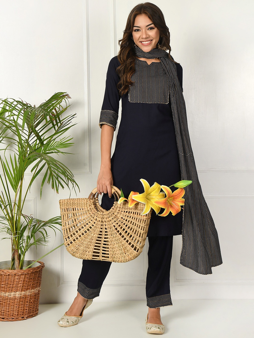 

aaivan Women Ethnic Motifs Yoke Design Regular Thread Work Kurta Trousers With Dupatta, Navy blue