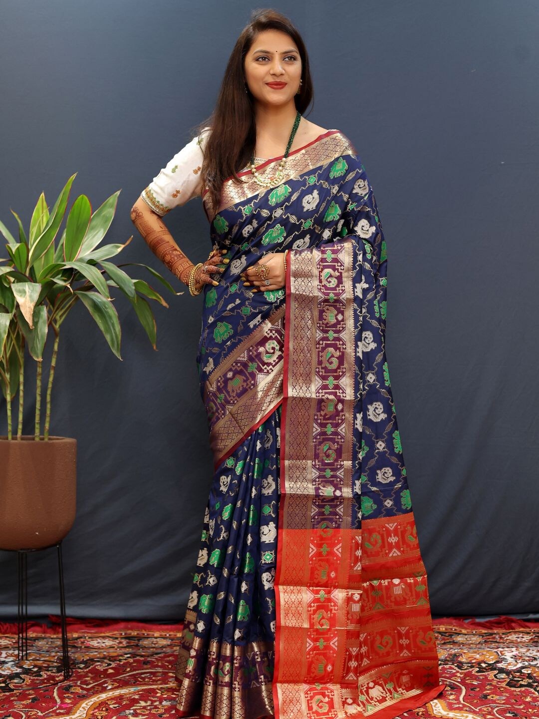 

SGF11 Ethnic Motifs Art Silk Kanjeevaram Saree, Navy blue