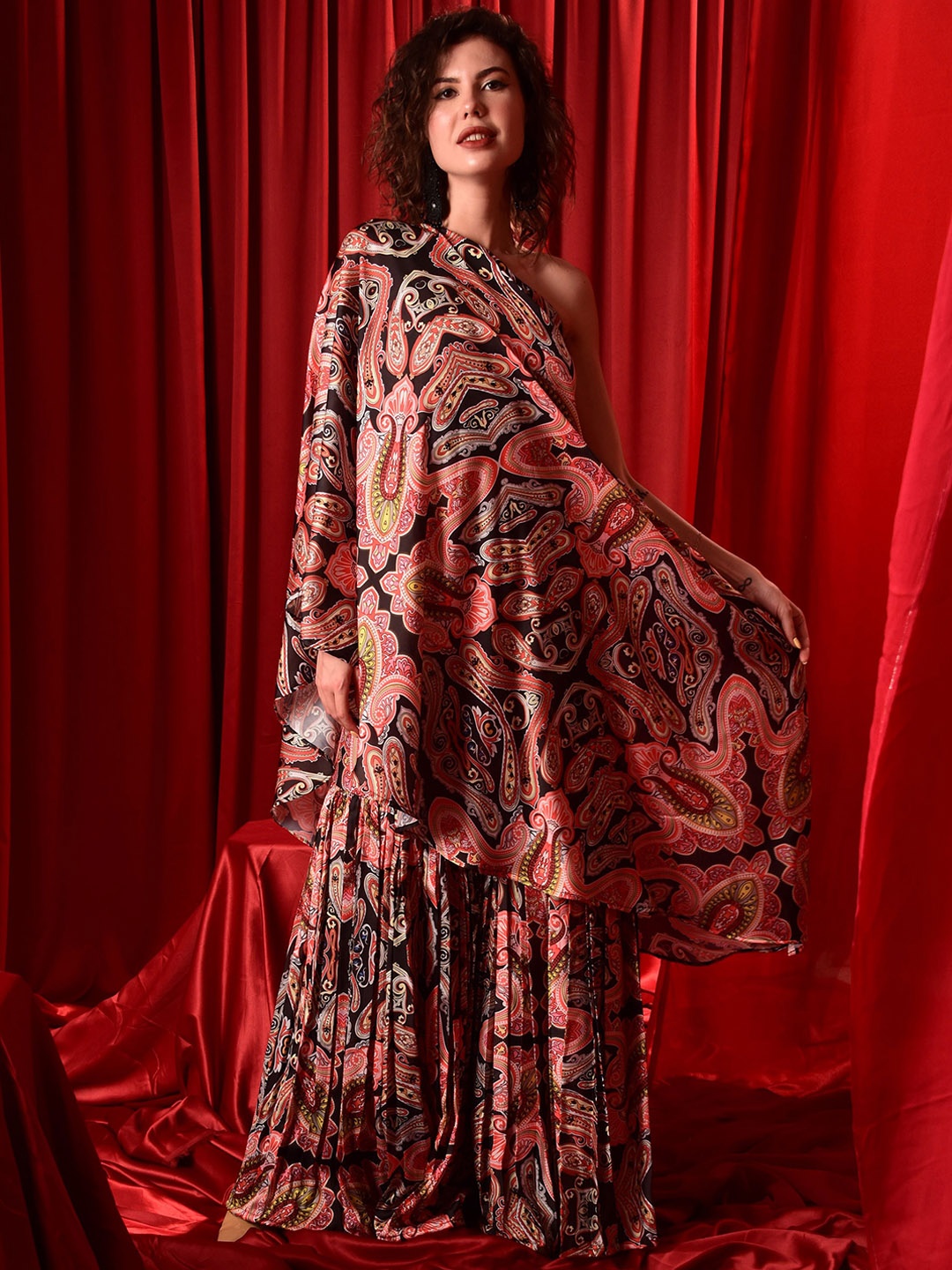 

Laalzari Printed Top & Sharara Co-Ord Set, Black