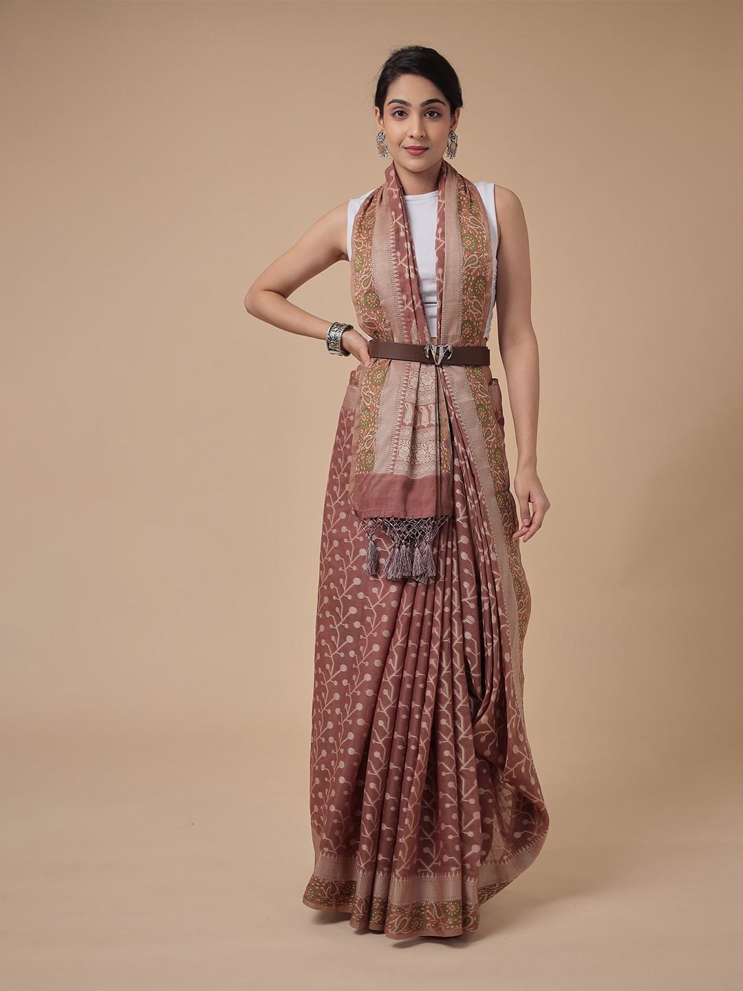 

ZARI Women Zari Ethnic Motifs Chanderi Saree, Brown