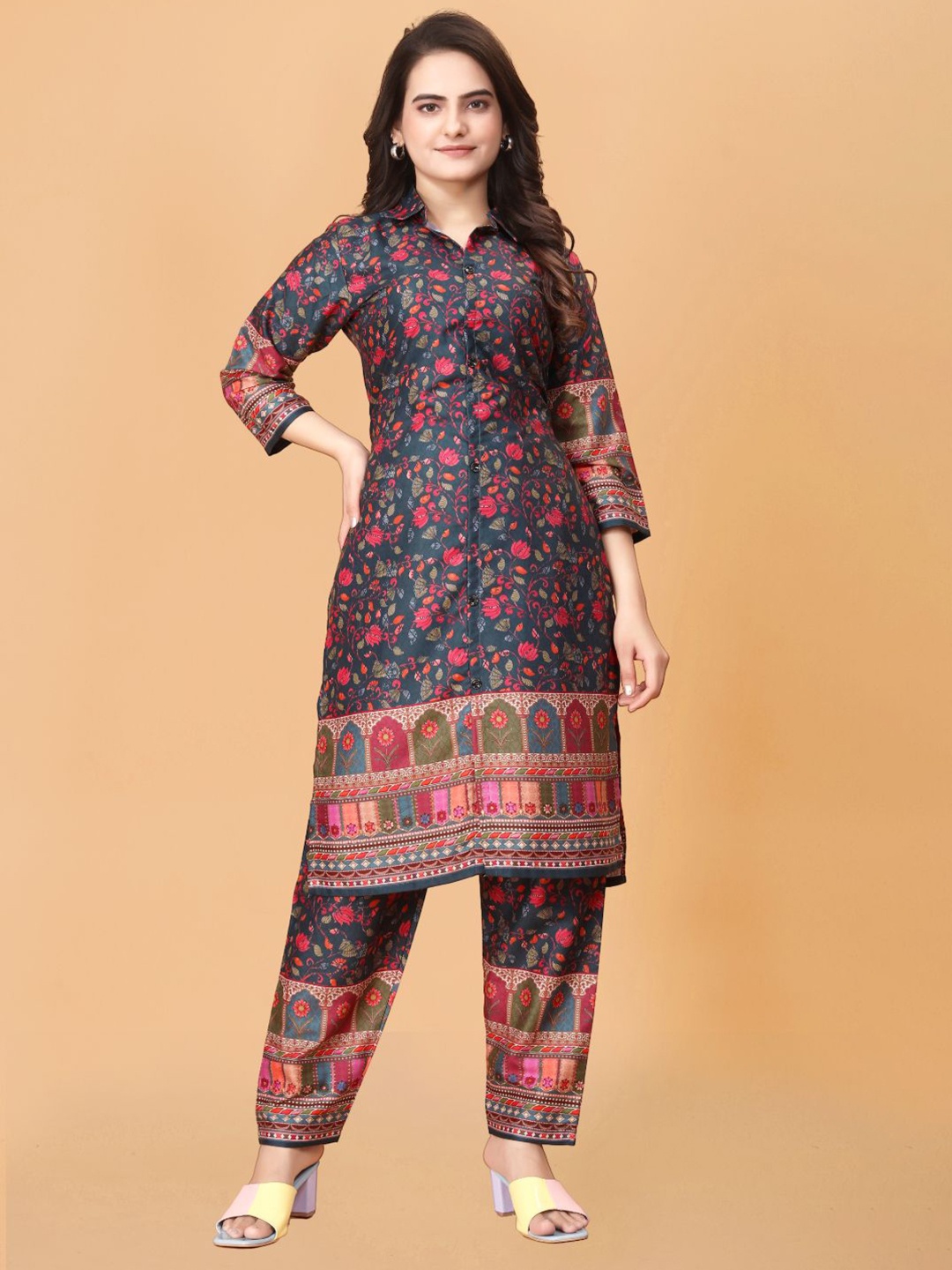 

SANJANA SILK Women Ethnic Motifs Printed Regular Kurta with Trousers, Navy blue