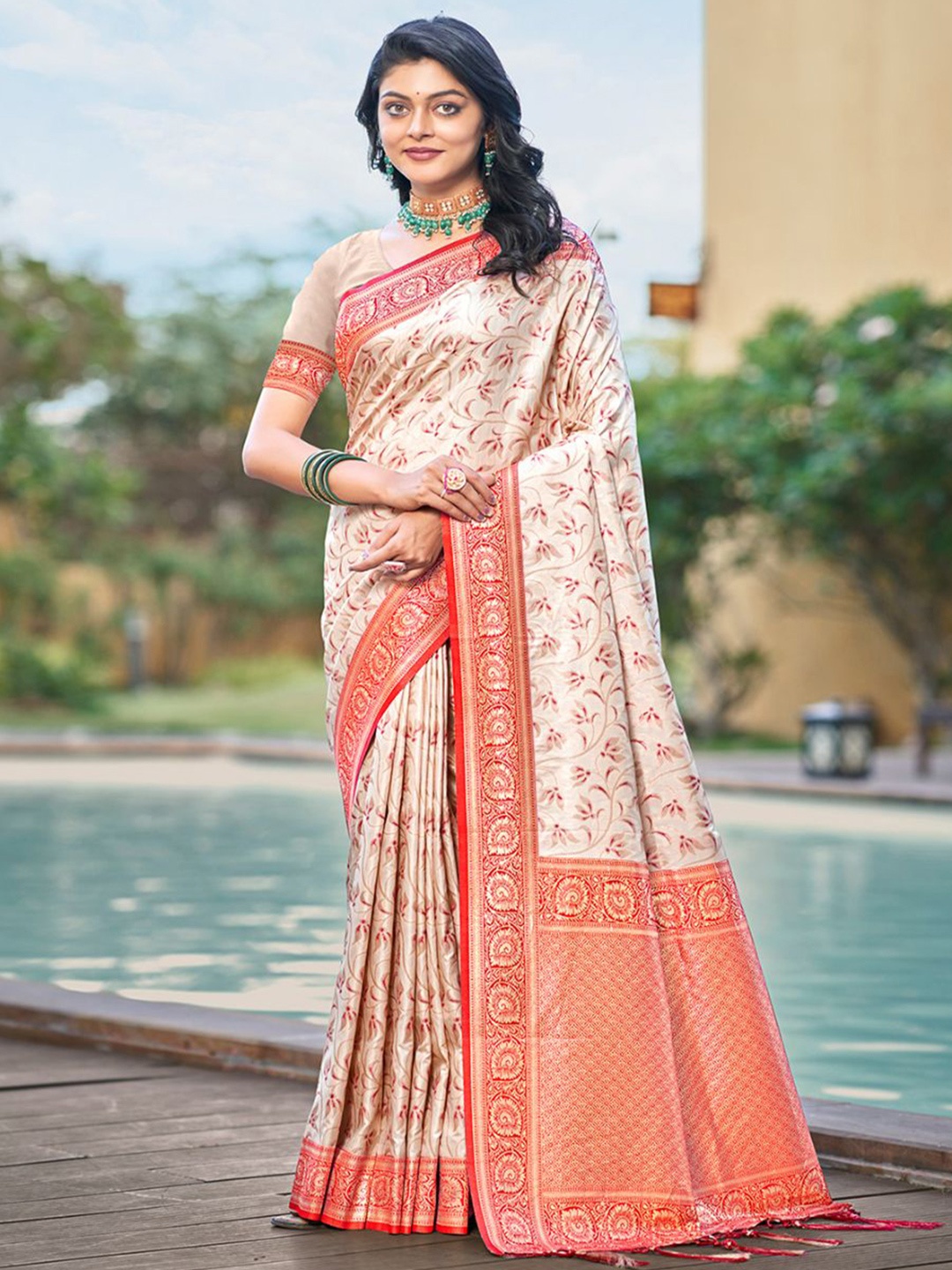 

SANGAM PRINTS Ethnic Motifs Zari Silk Blend Tussar Saree, Maroon