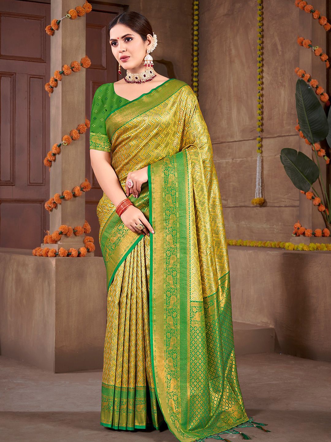 

SANGAM PRINTS Woven Design Zari Tussar Saree, Yellow