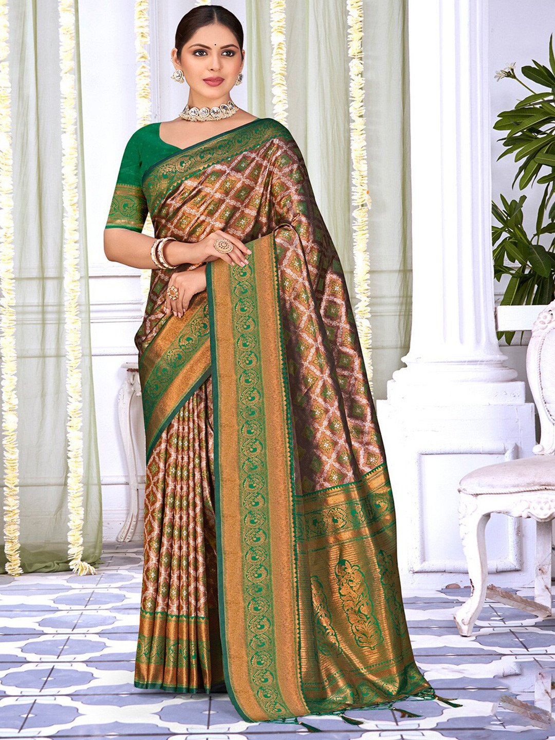 

SANGAM PRINTS Woven Design Zari Silk Blend Tussar Saree, Green